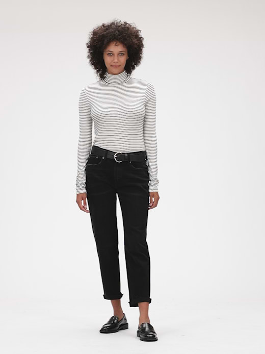 Mid Rise Girlfriend Jeans with Raw Hem