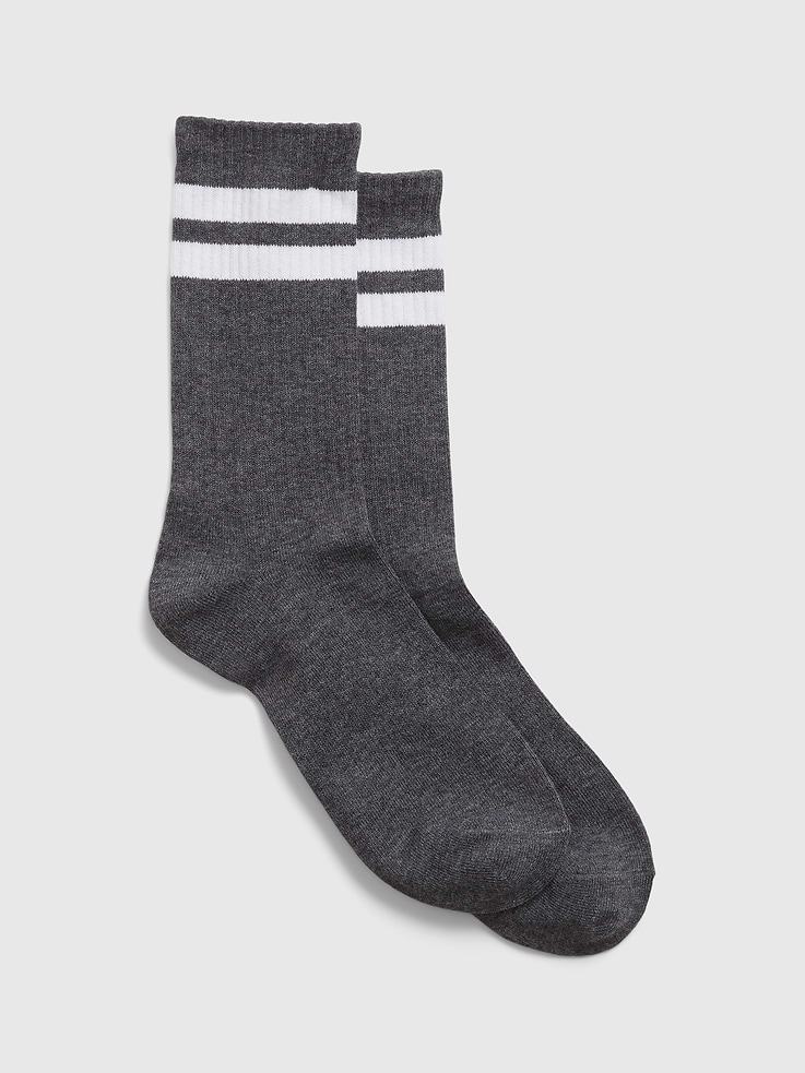 Image 1 de 1, Tricot doux., Partie supérieure côtelée., Pointes et talons renforcés., Ce produit a été fabriqué dans une usine qui investit dans l’égalité des genres et l’autonomisation des femmes. Grâce à l’initiative RISE, visant à réinventer l’industrie pour soutenir l’égalité, et au programme P.A.C.E. d’avancement et de gestion de carrière de Gap Inc., nous aidons les gens qui fabriquent nos vêtements à acquérir les compétences, les connaissances, la confiance en soi et la résilience nécessaires pour progresser dans leur vie professionnelle et personnelle. En savoir plus ., Produit #736577