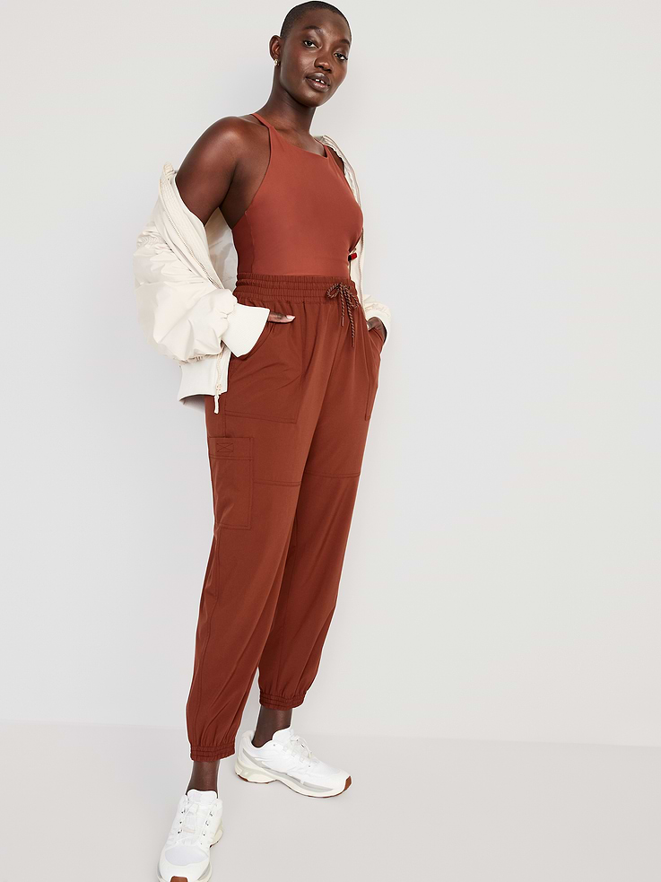 L'image numéro 2 présente Pantalon de jogging cargo StretchTech à taille très haute pour Femme