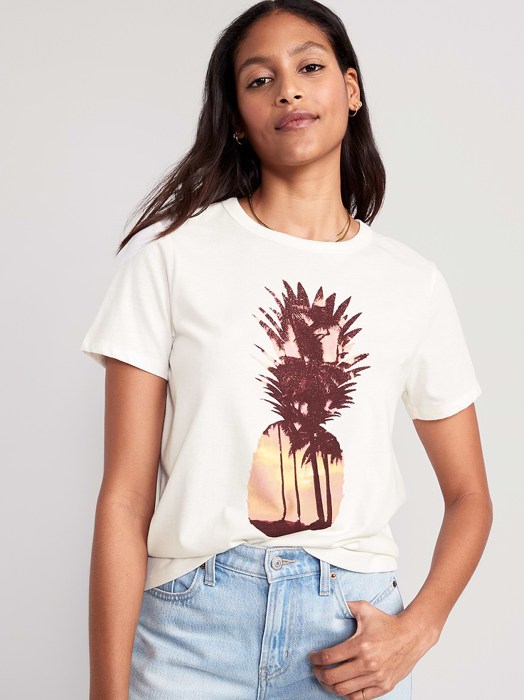 Image 1 de 8, Notre t-shirt passe-partout est super doux et offre une coupe confort décontractée. Portez-les avec tout ✔️, Encolure ras du cou en tricot côtelé, Manches courtes, Jersey drapé en mélange de coton au fini d’aspect nuage, Produit #624102