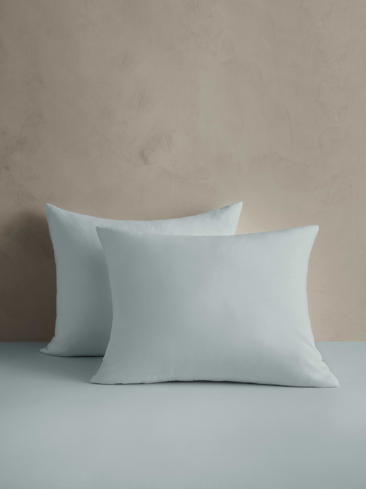 Image 1 of 1, Unwind with legendary softness, our Washed Linen-Cotton bedding fuses the impeccable properties of crisp, ultra-soft organic cotton and luxurious linen—beloved for its ability to stay cool and crisp even in heat and humidity., WARM: All-weather weight for year-round comfort., FEELS: Relaxed, yet crisp, specially washed for an already-loved finish. 340 thread count, Hidden zip closure., Set includes 2 shams., Product #618332