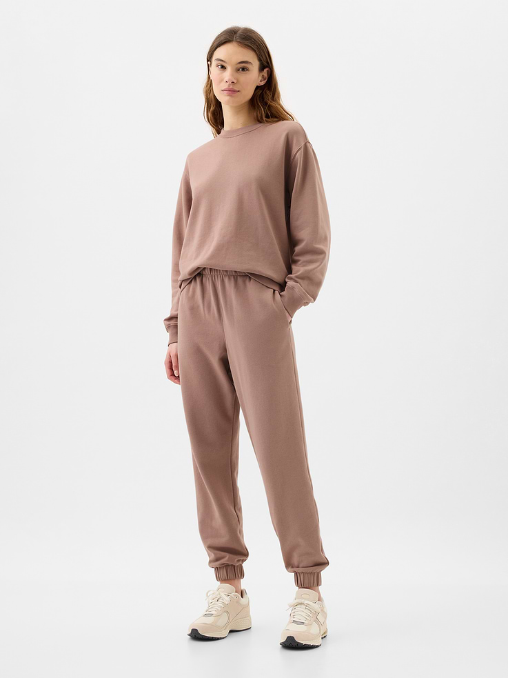 Image 1 of 4, Soft, comfy fleece., Elasticized waistband., On-seam pockets., Elasticized cuffs., Product #790167