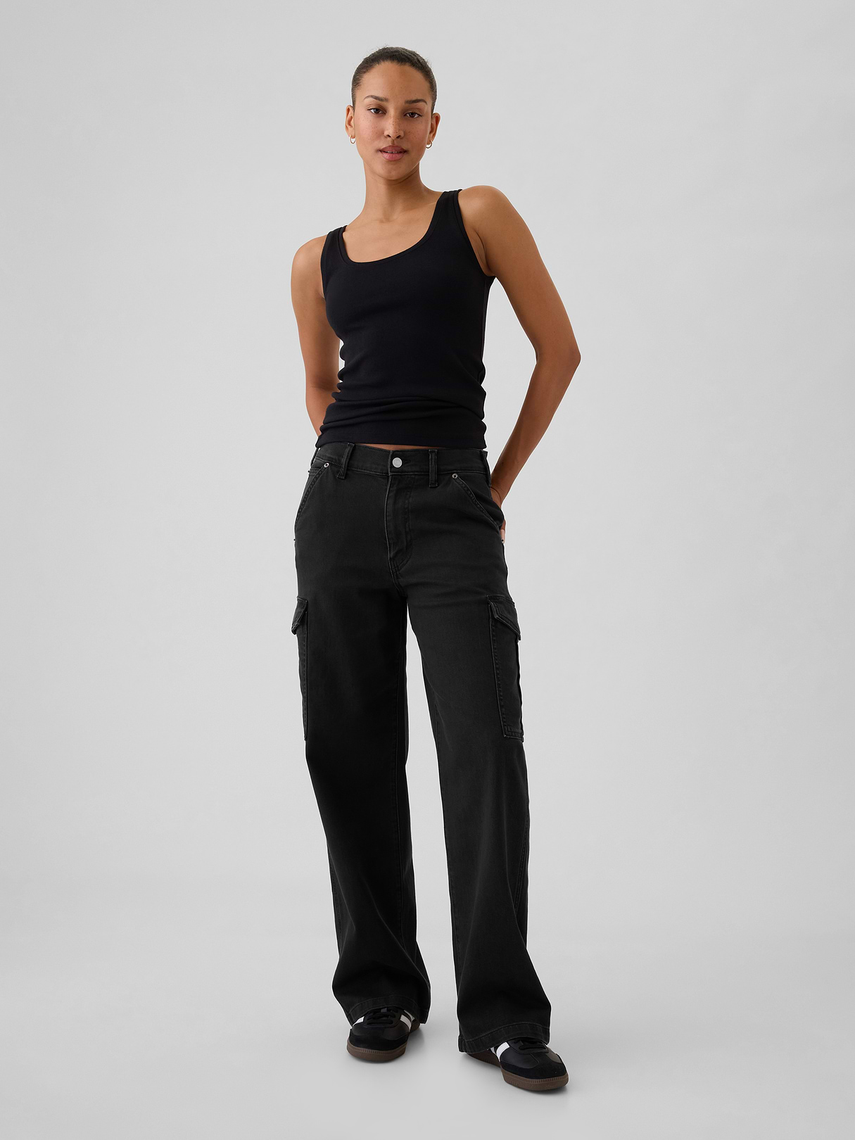 Mid Rise '90s Loose Cargo Jeans - Black by Gap