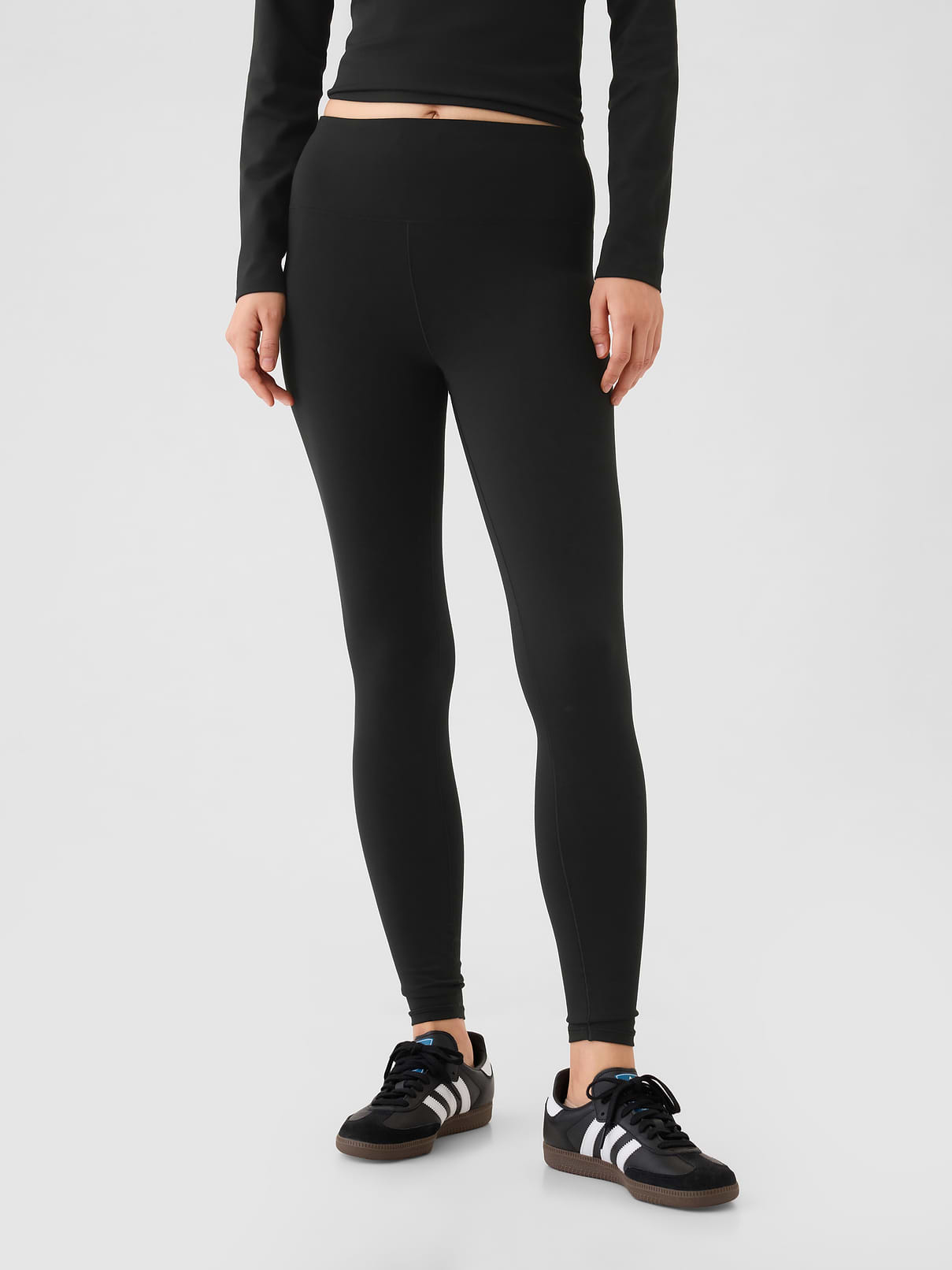L'image numéro 2 présente Legging doux à taille haute GapFit