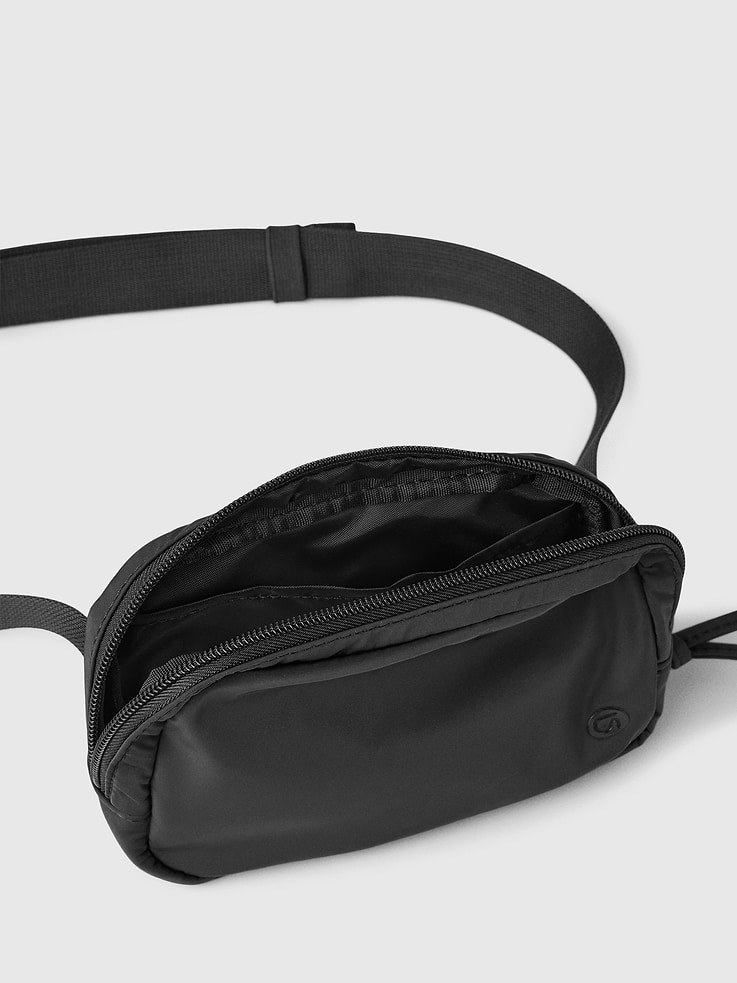 Image number 3 showing, GapFit 100% Recycled Belt Bag