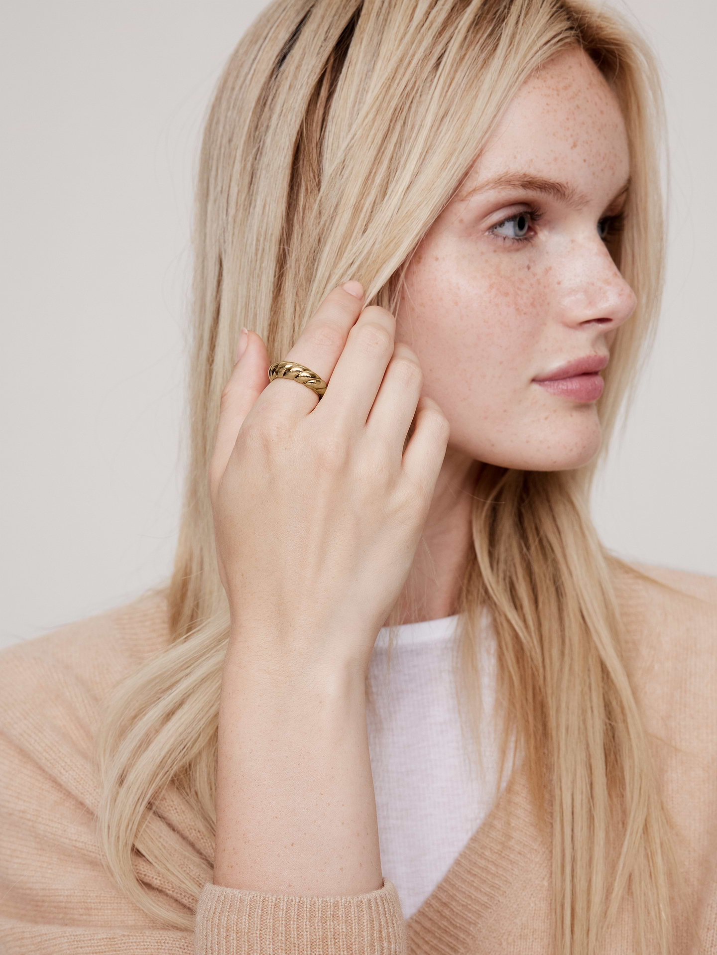 Image number 2 showing, Ravena Scallop Ring by Aureus + Argent