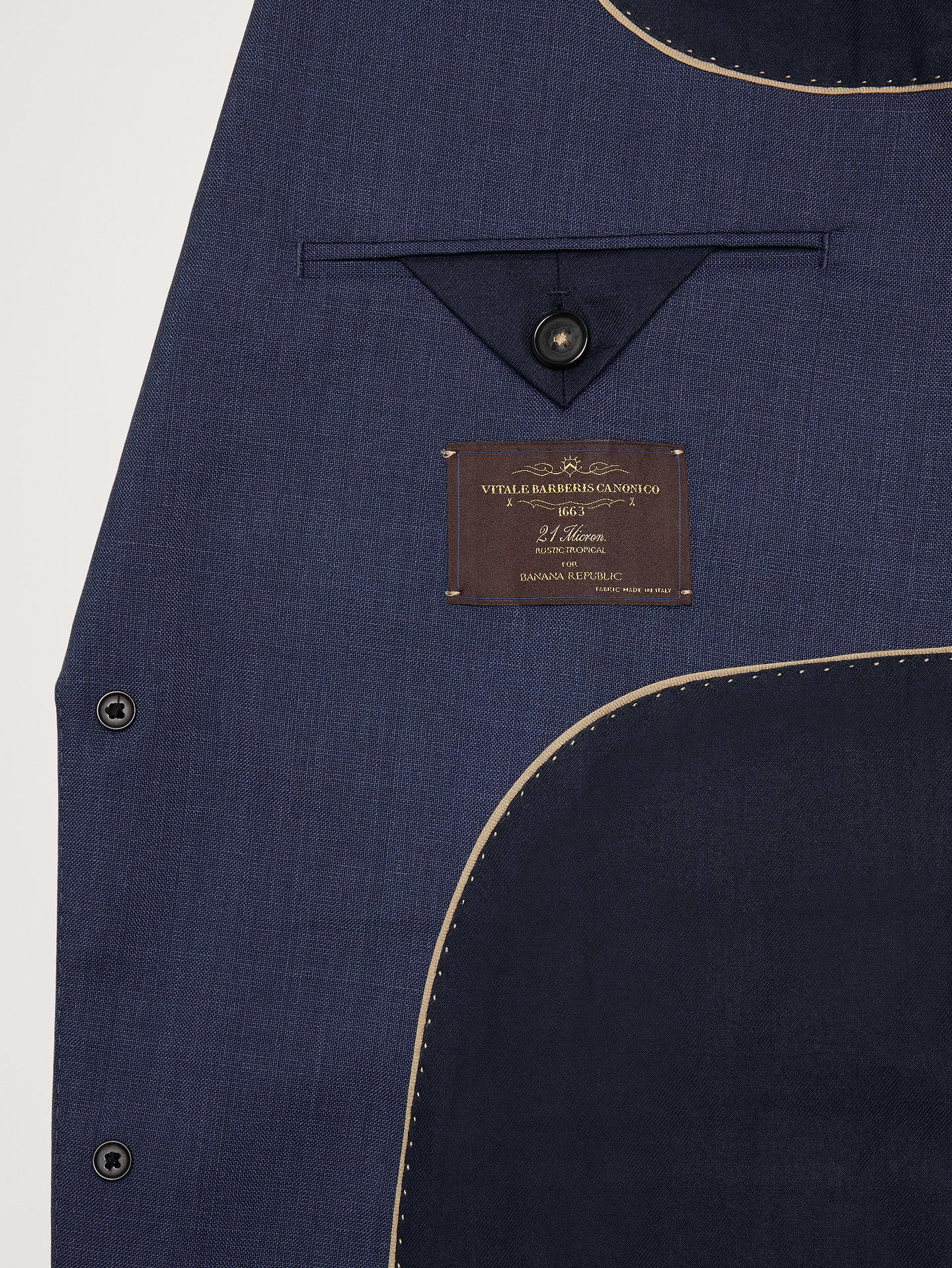 L'image numéro 6 présente Veste de complet en tissu italien signature Rustico