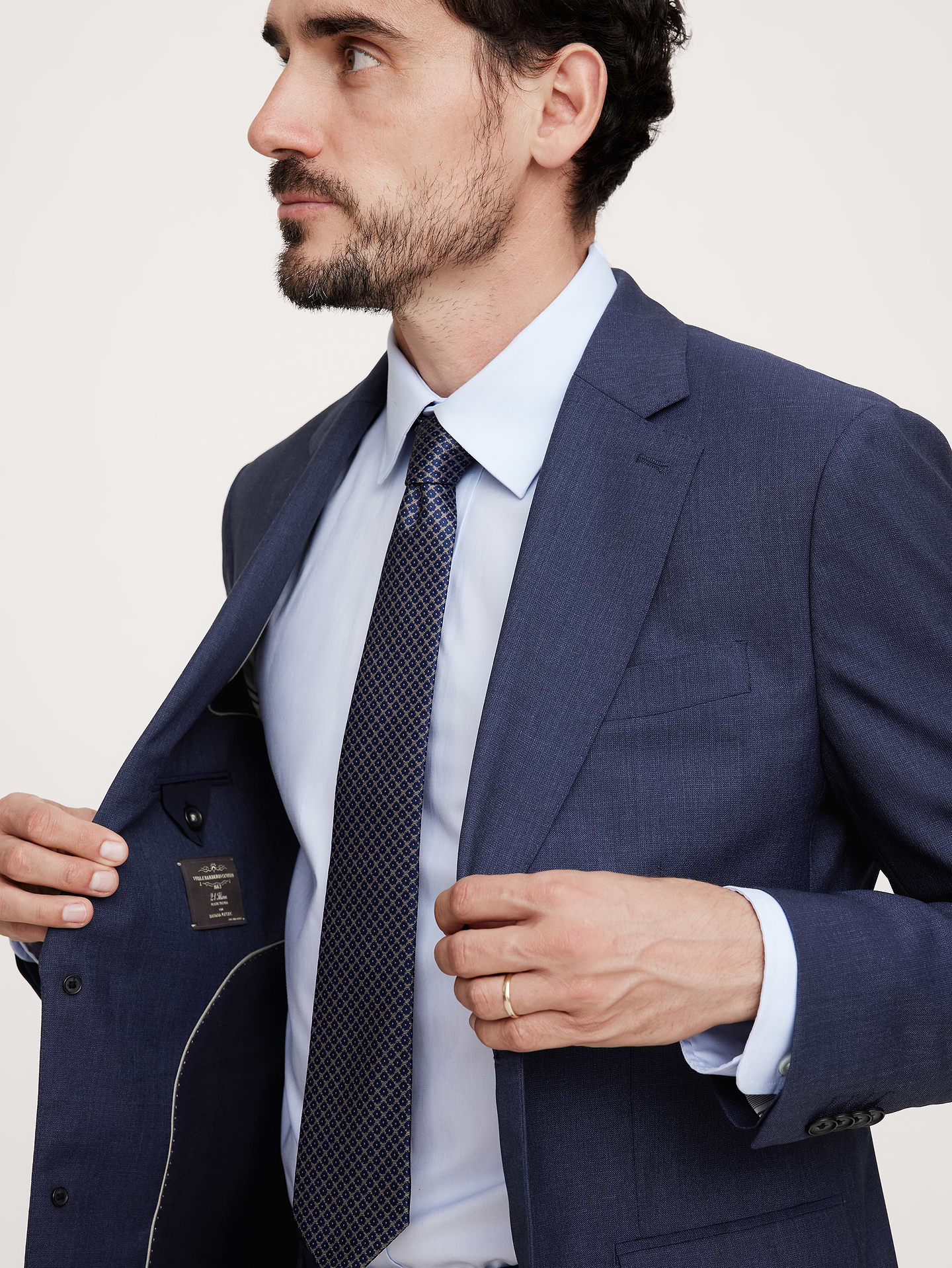 L'image numéro 3 présente Veste de complet en tissu italien signature Rustico