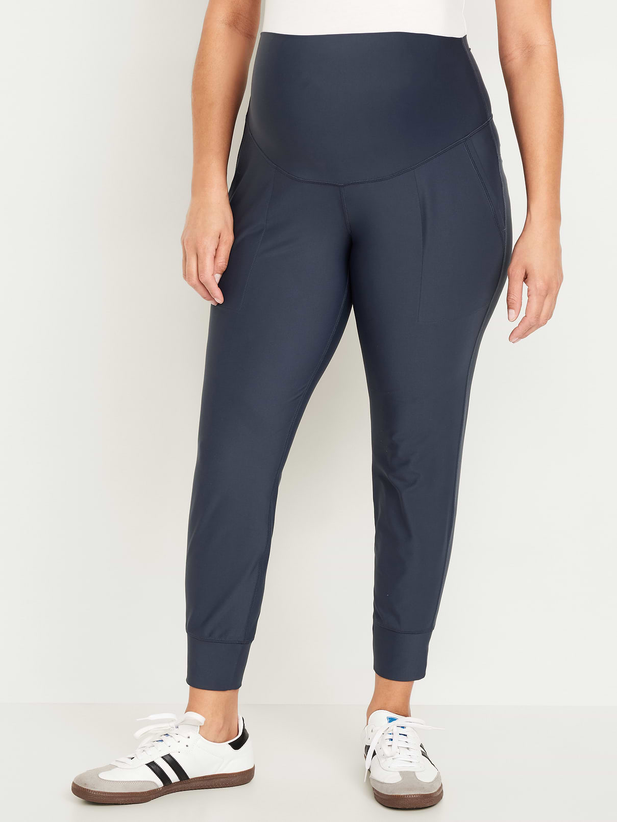 L'image numéro 1 présente Pantalon de jogging PowerSoft à panneau complet de Maternité