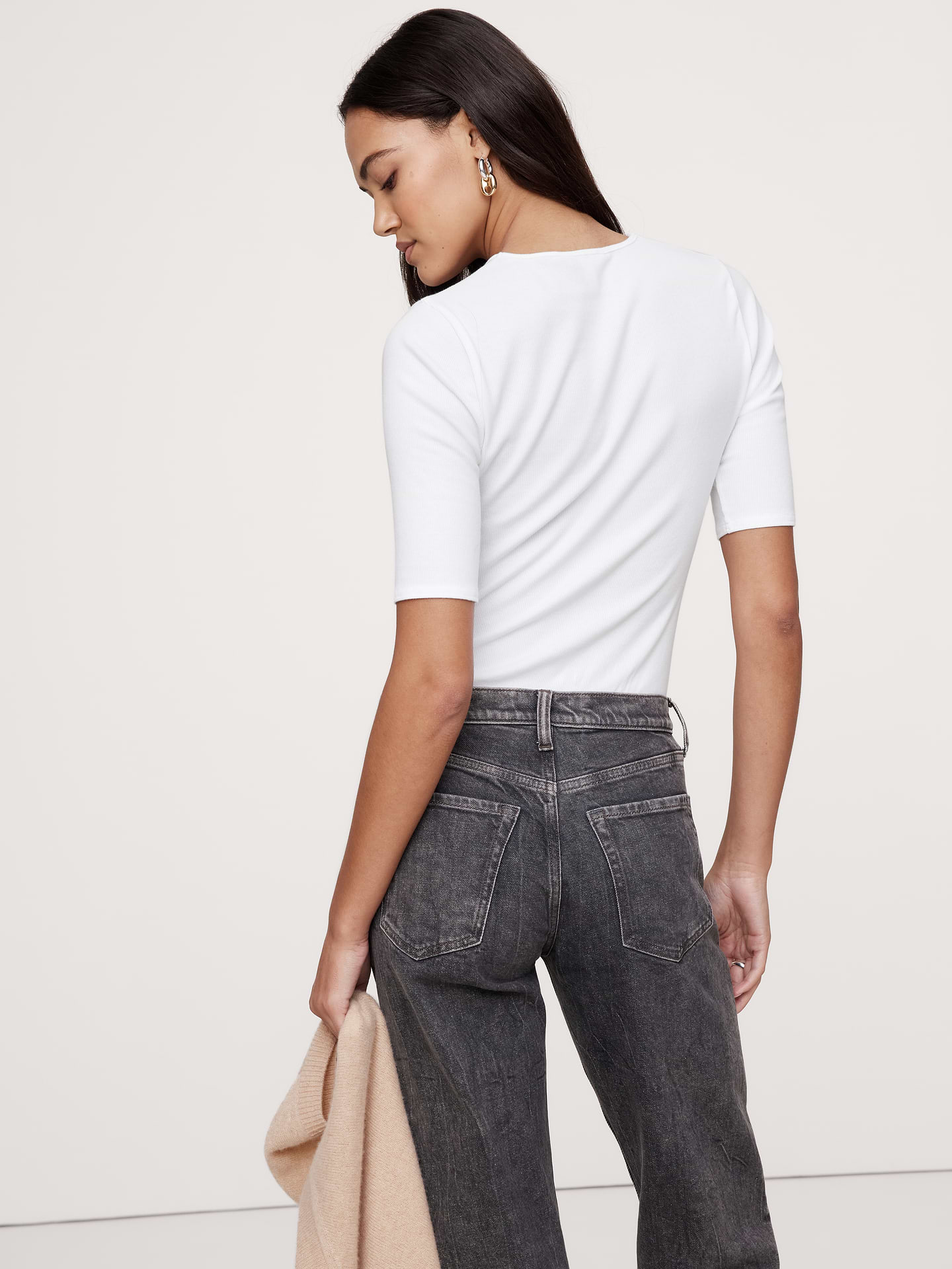 L'image numéro 6 présente T-shirt côtelé à manches aux coudes