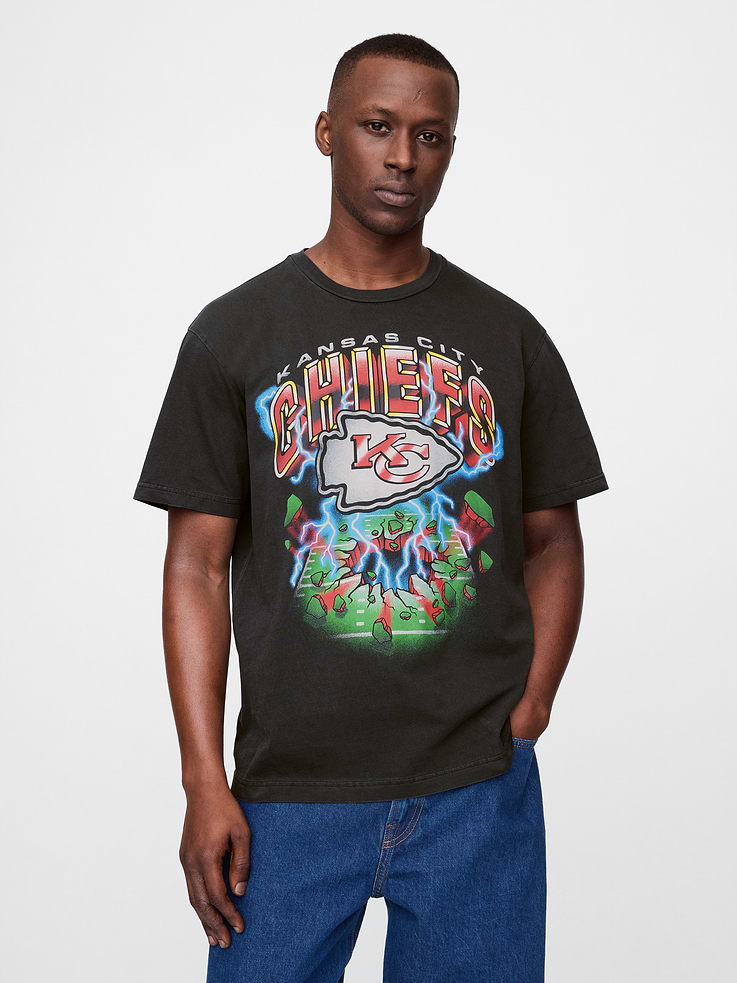 Image number 1 showing, Adult NFL Kansas City Chiefs Graphic T-Shirt