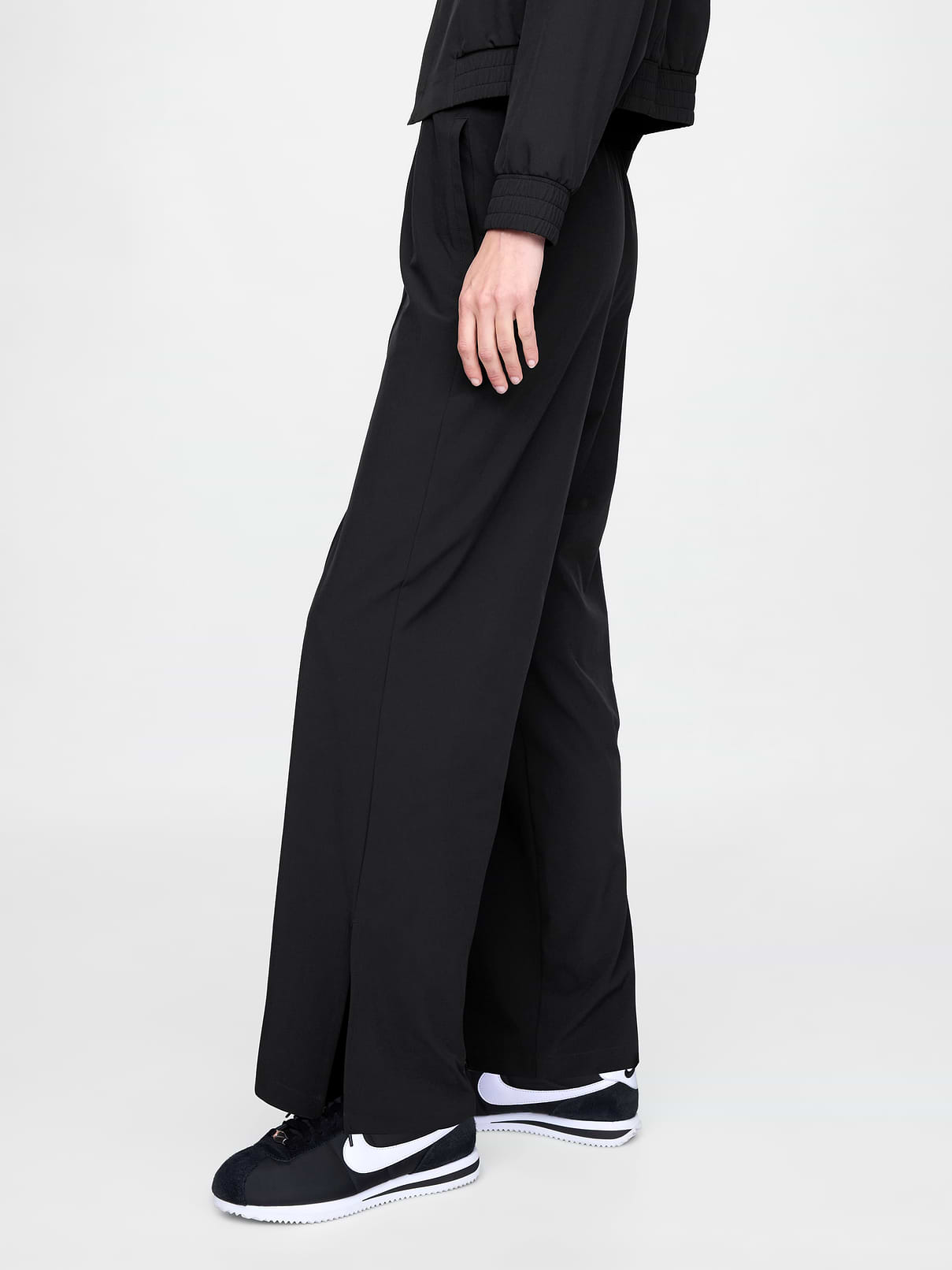 L'image numéro 3 présente Pantalon à ourlet fendu à taille haute GapFit Tech