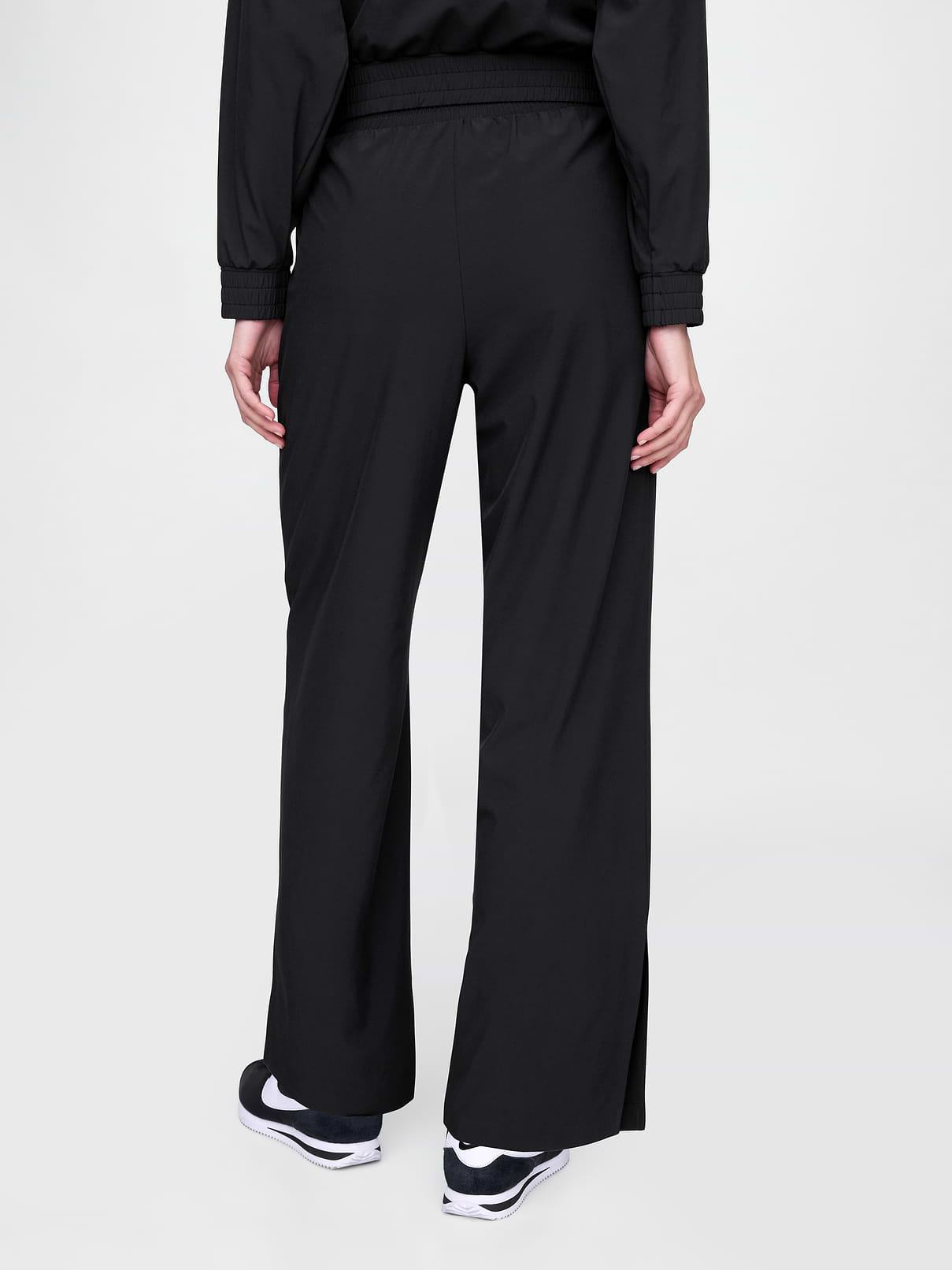 L'image numéro 4 présente Pantalon à ourlet fendu à taille haute GapFit Tech