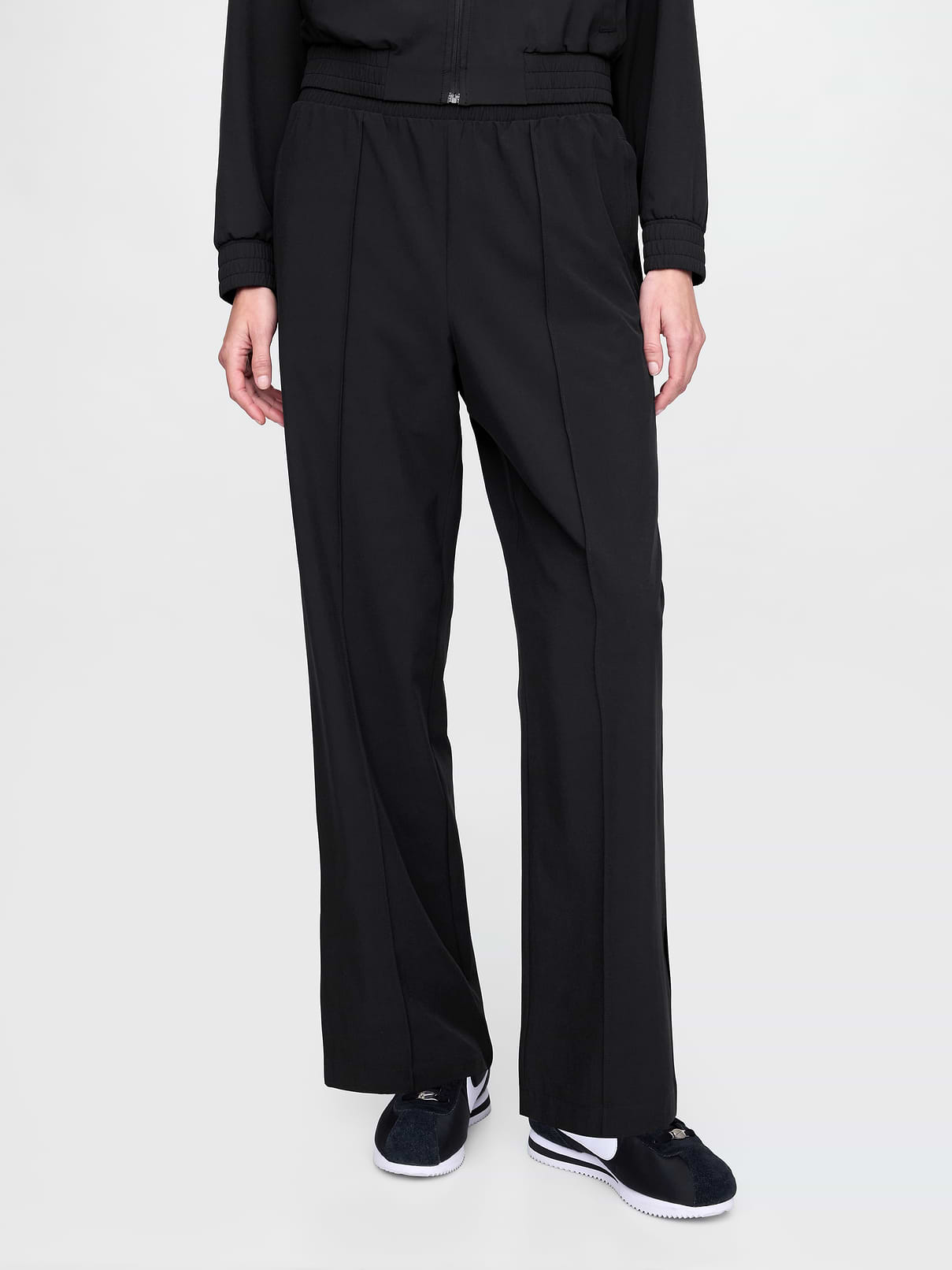 L'image numéro 2 présente Pantalon à ourlet fendu à taille haute GapFit Tech