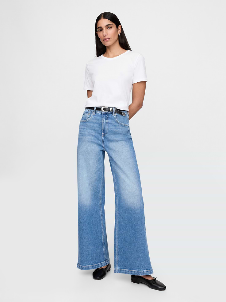 L'image numéro 1 présente Jean sportif à jambe large à taille très haute