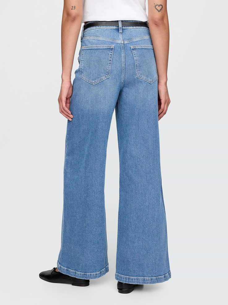 L'image numéro 4 présente Jean sportif à jambe large à taille très haute
