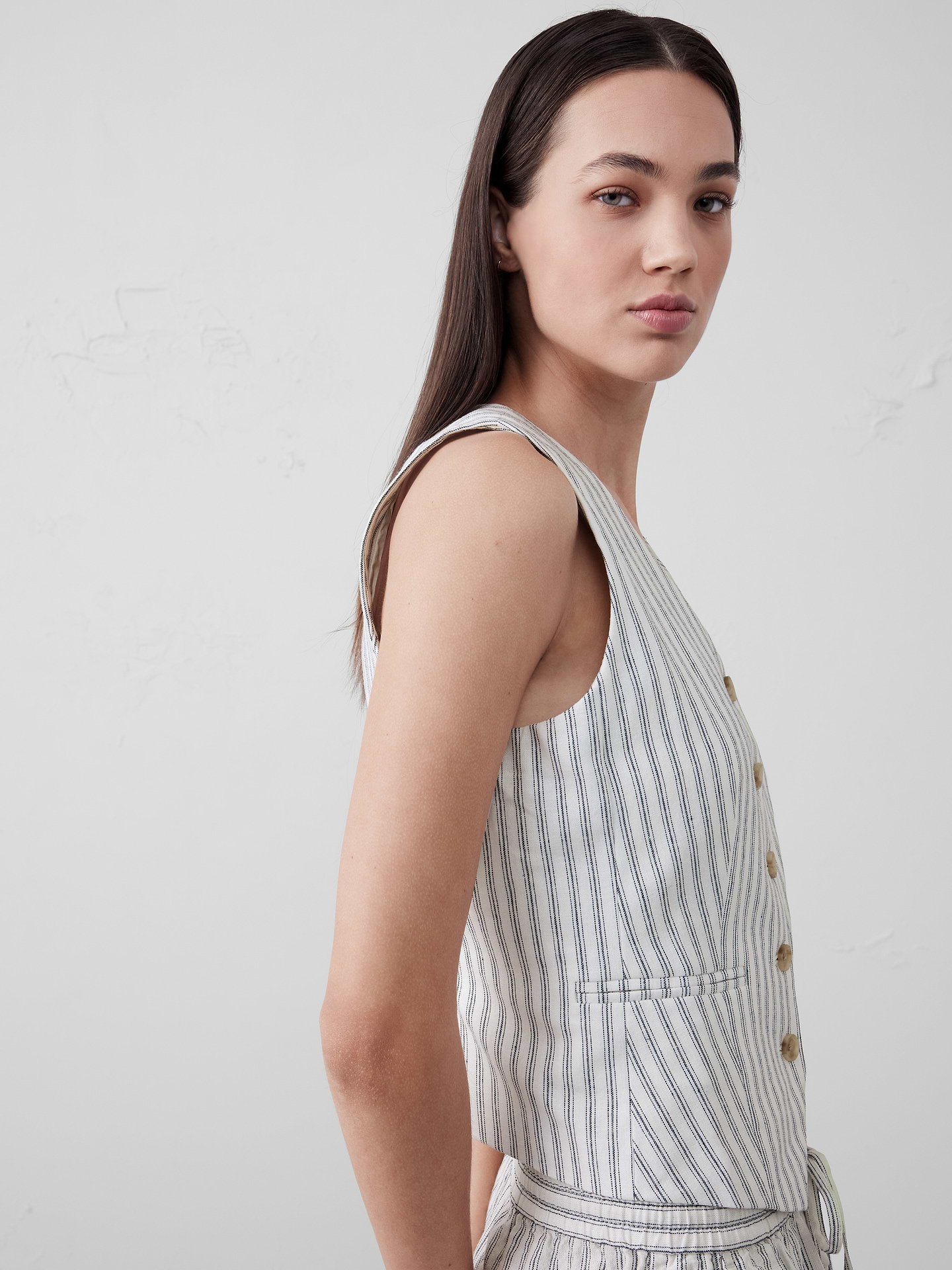 Image 3 of 4, Linen-Blend Classic Vest