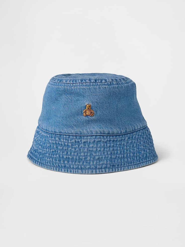 Image 1 de 1, Denim de coton doux., Ourson Brannan brodé sur le devant., Rebord large., Écoresponsable: Ce vêtement en denim fait partie de notre programme d’économie d’eau Washwell, qui utilise au moins 20 % moins d’eau que les méthodes de délavage conventionnelles. Nous avons économisé plus d’un milliard de litres d’eau grâce à Washwell depuis 2016., Ce produit a été fabriqué dans une usine qui investit dans l’égalité des genres et l’autonomisation des femmes grâce au programme Reimagining Industry to Support Equality (RISE). Pour en savoir plus, visitez gapinc.com/equite ., Produit #738853