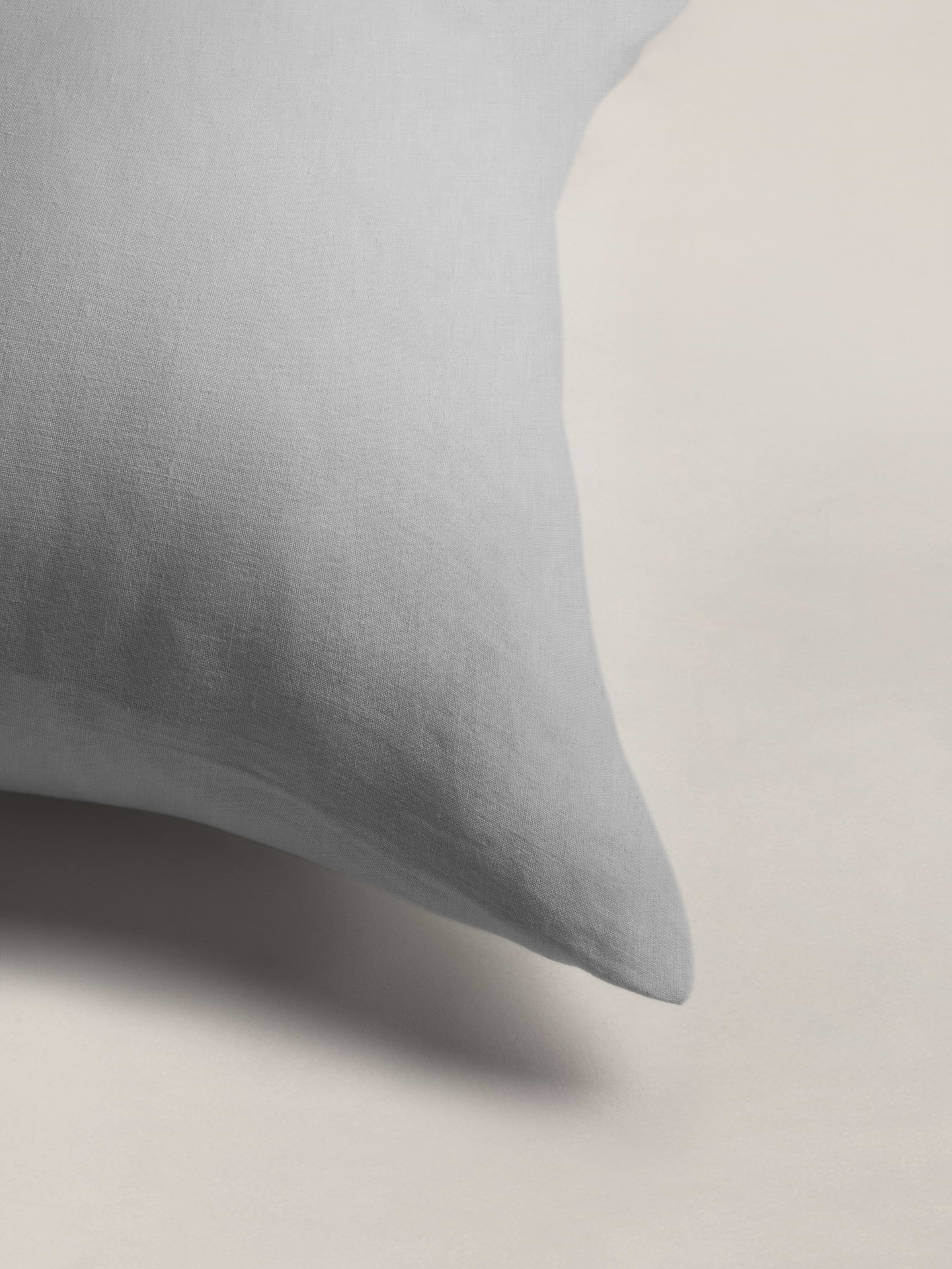 Image number 3 showing, Fine Linen Sham Set