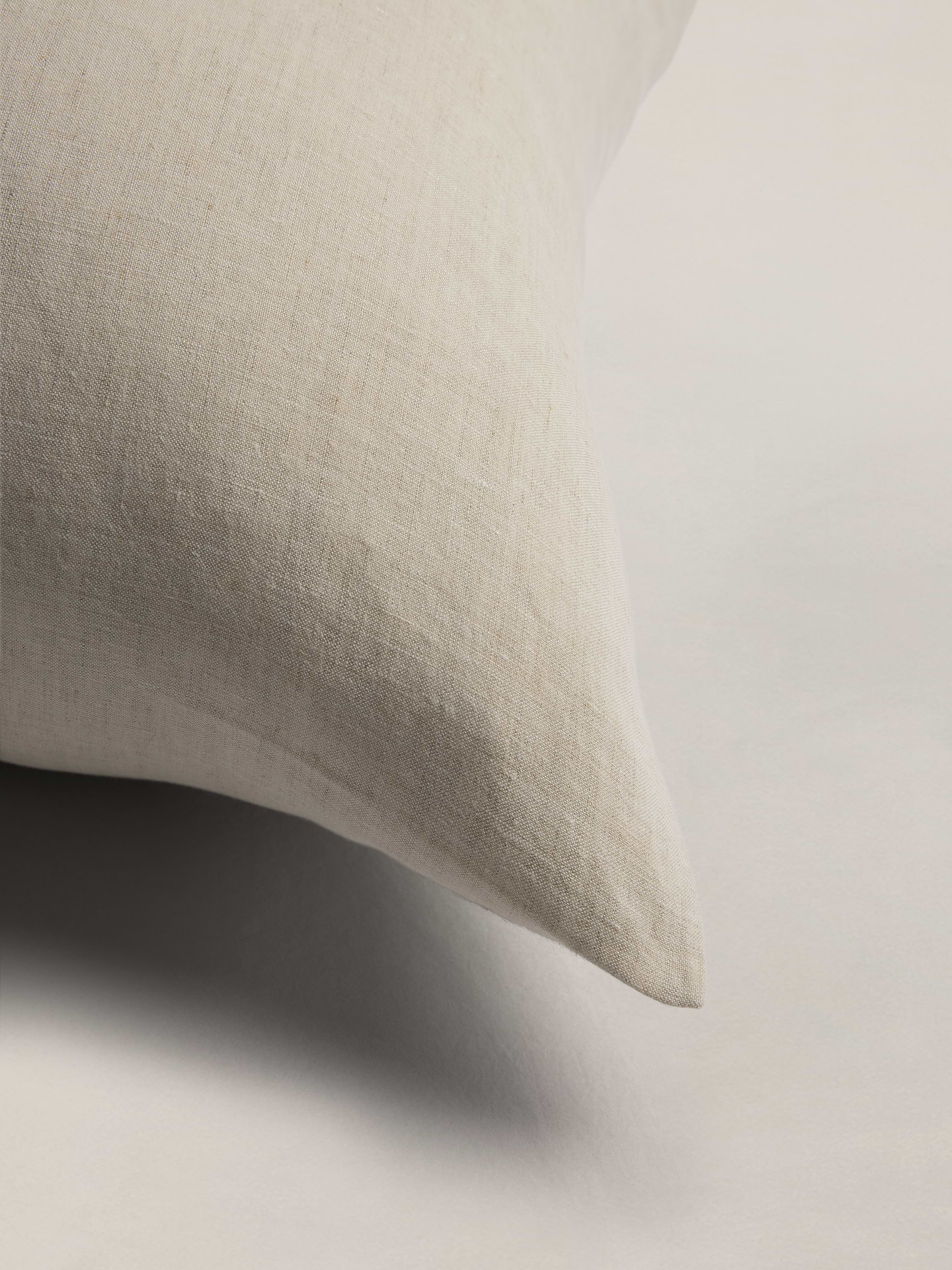 Image number 7 showing, Fine Linen Sham Set