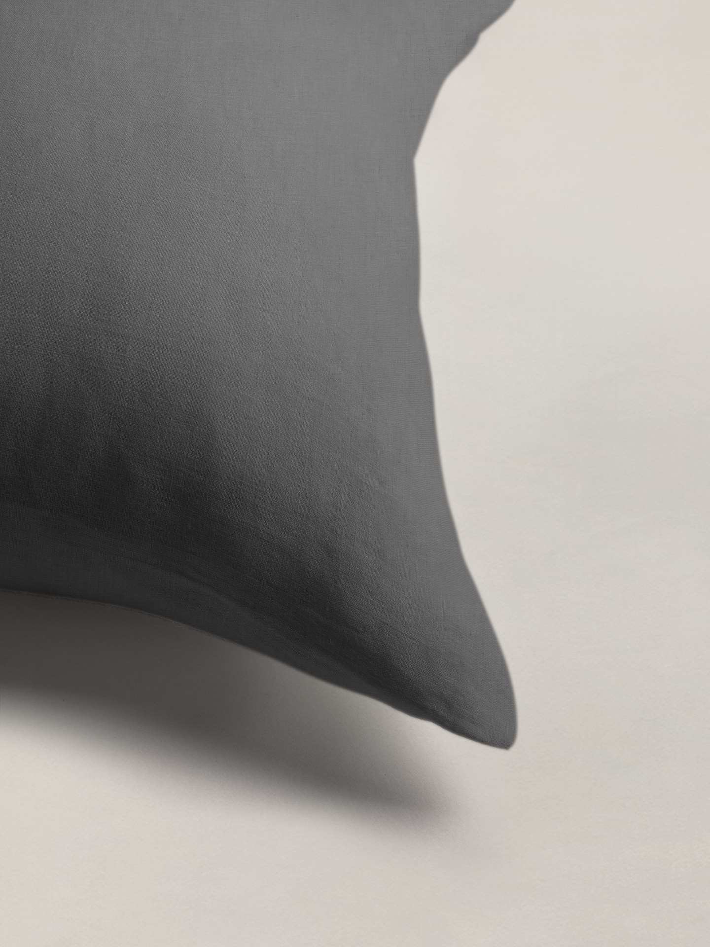Image number 7 showing, Fine Linen Sham Set