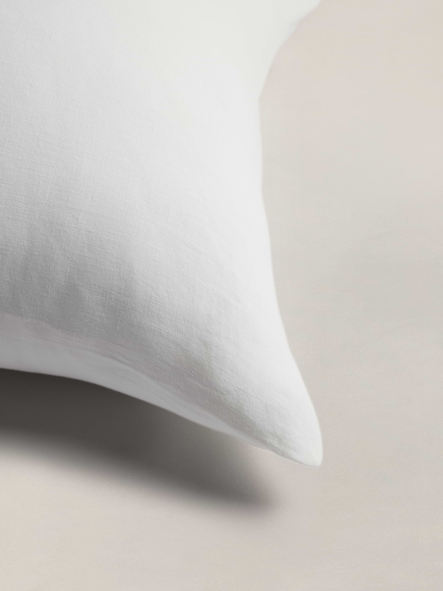 Image number 3 showing, Fine Linen Sham Set