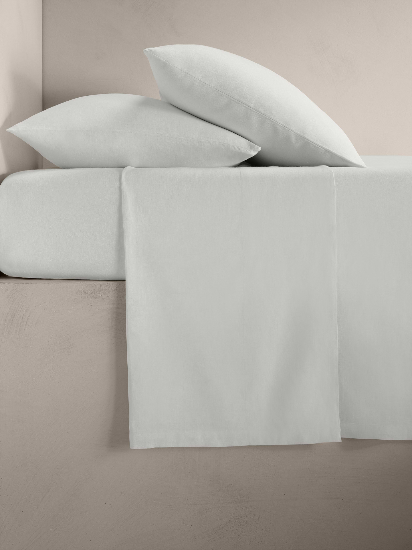 Image number 1 showing, Fine Linen Flat Sheet