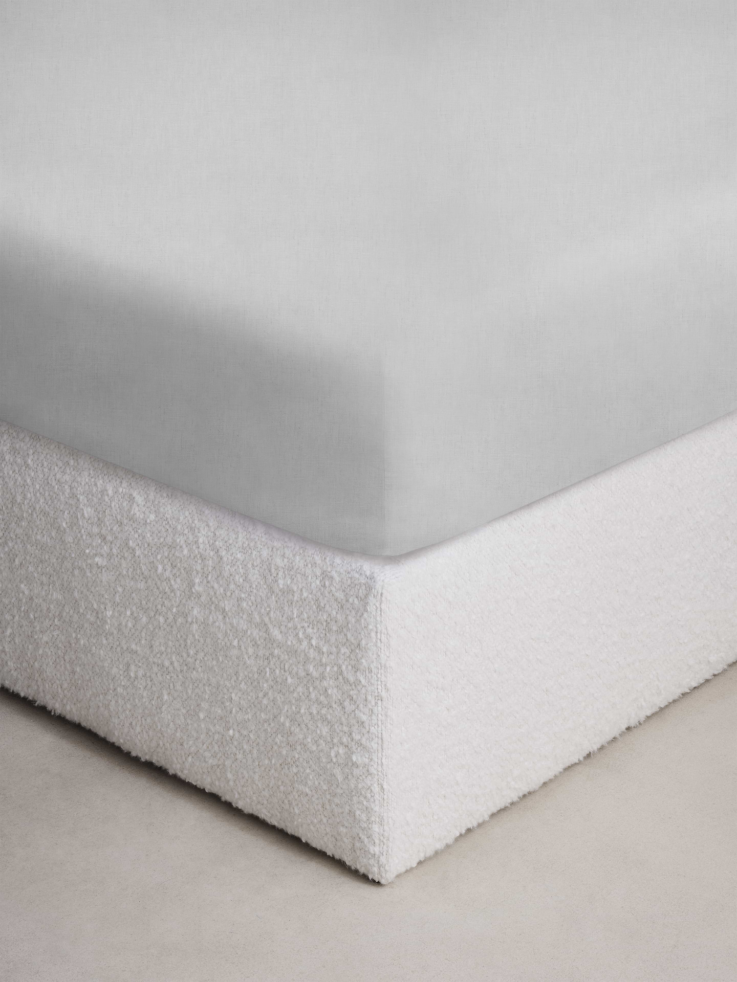 Image number 1 showing, Fine Linen Fitted Sheet
