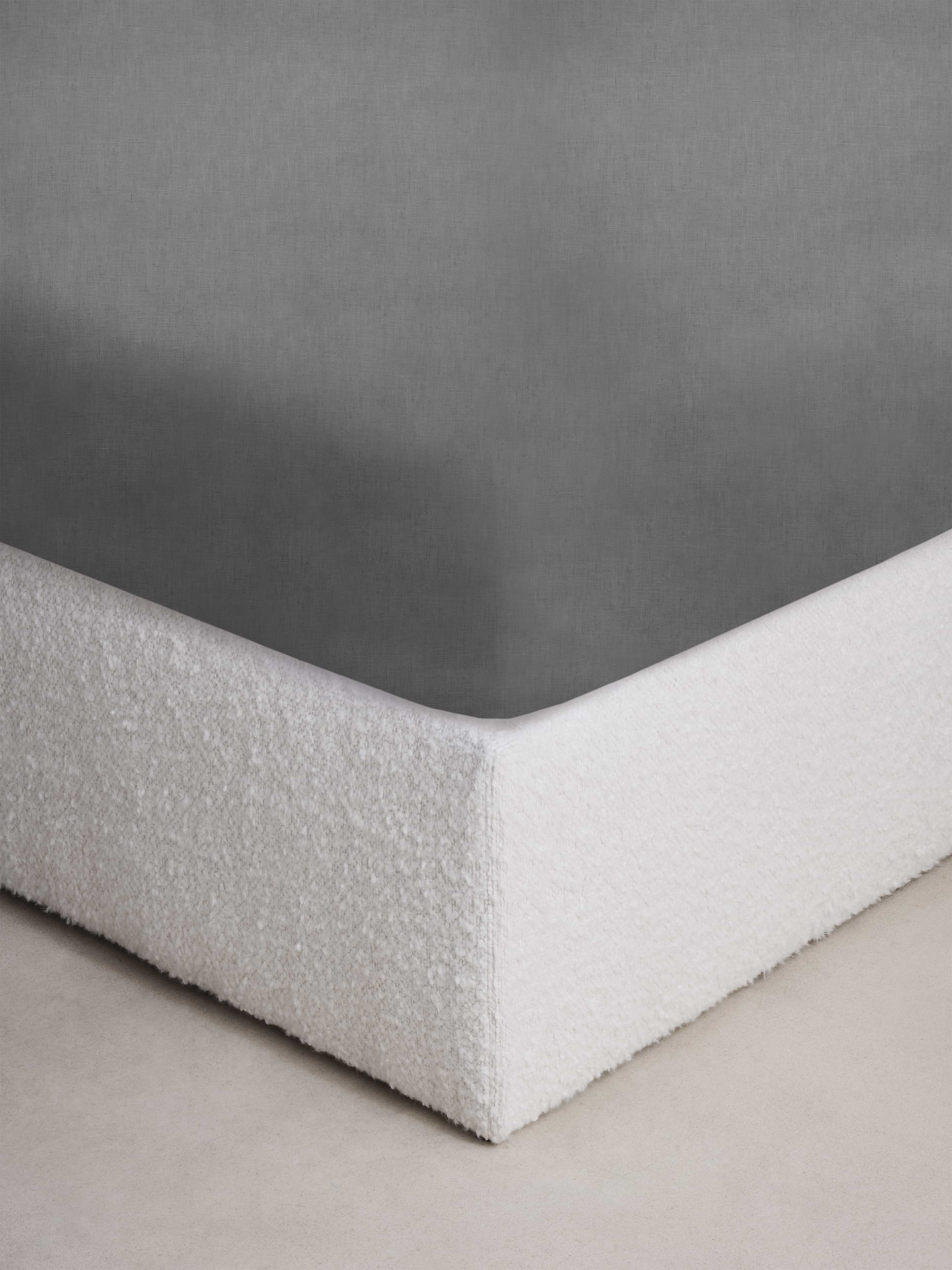 Image number 1 showing, Fine Linen Fitted Sheet