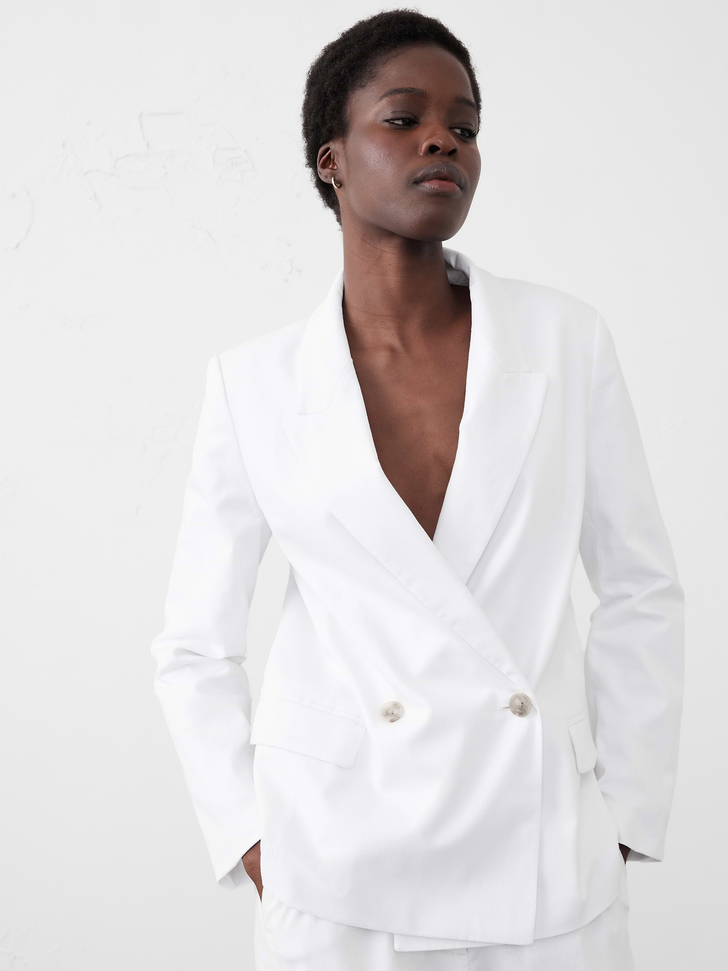 Image 1 of 1, LINEN-BLEND: This light and breathable fabric is a must for those warm days and styles effortlessly for all occasions., Peak lapel. Long sleeves with button cuffs., Double breasted button closure., Front pockets., Center back seam., Straight hem., Fully lined., Made exclusively for Banana Republic Factory., Product #696044