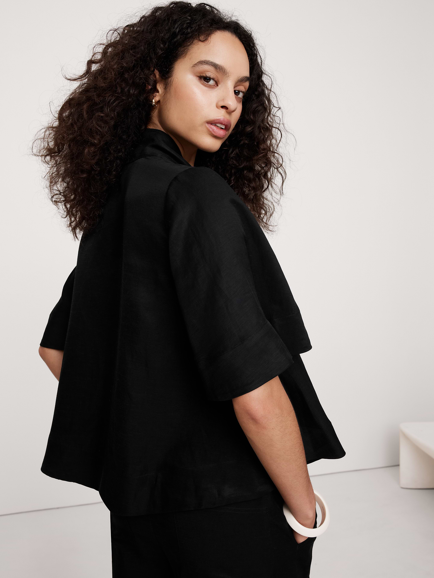 Image number 3 showing, Viscose-Linen Tie-Neck Top