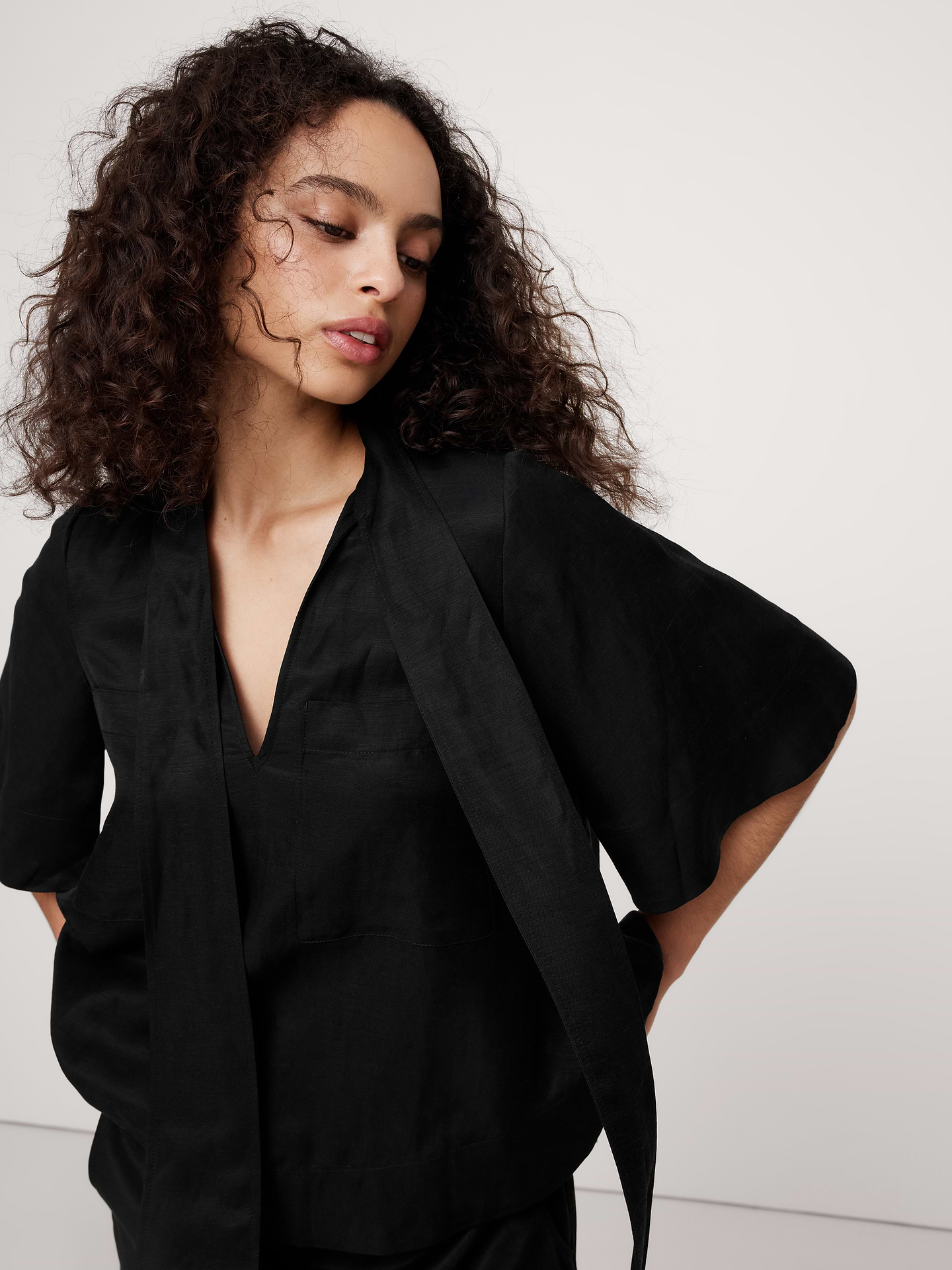 Image number 4 showing, Viscose-Linen Tie-Neck Top