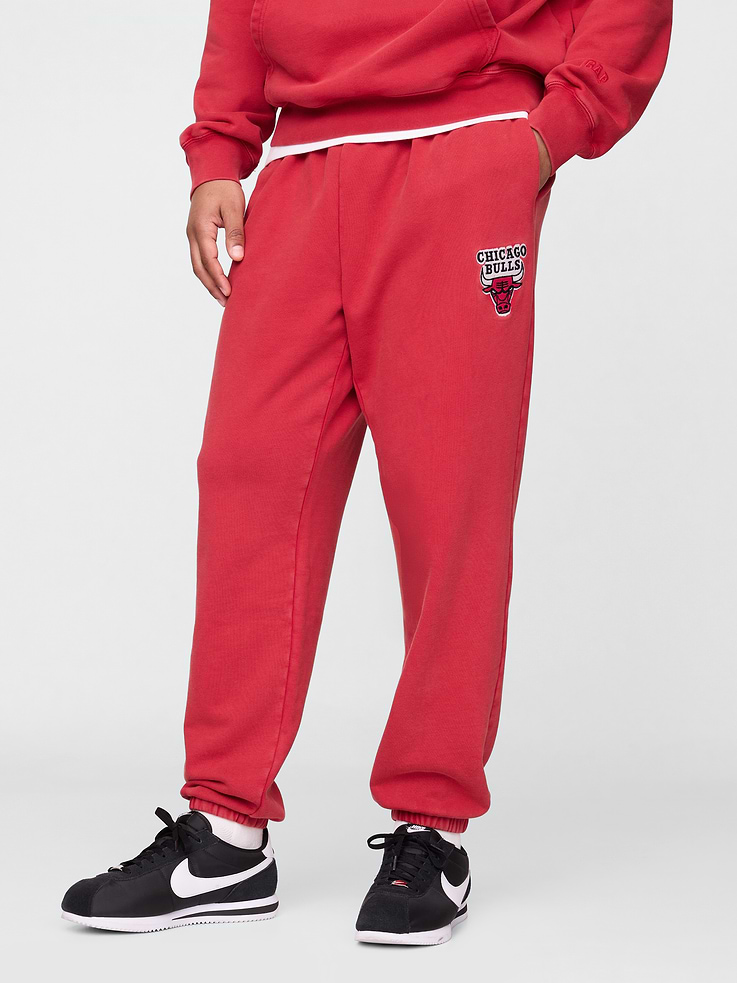Image 2 of 8, NBA Chicago Bulls Logo Heavyweight Joggers