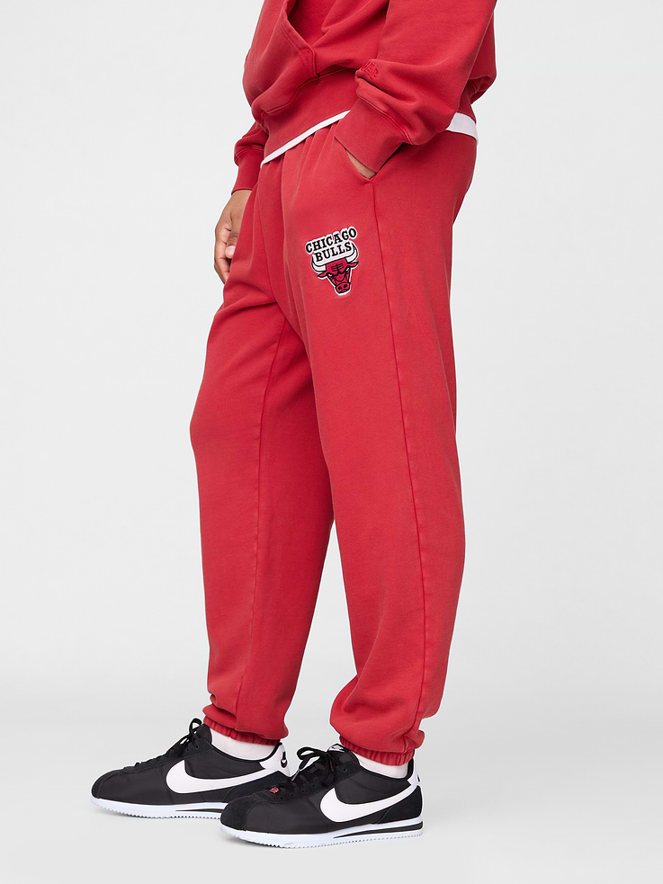 Image 3 of 8, NBA Chicago Bulls Logo Heavyweight Joggers
