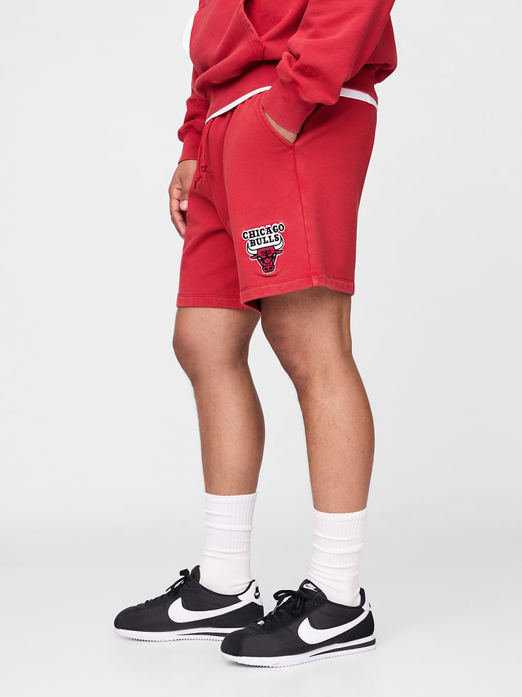 Image 3 of 8, NBA Chicago Bulls Logo Heavyweight Sweat Shorts