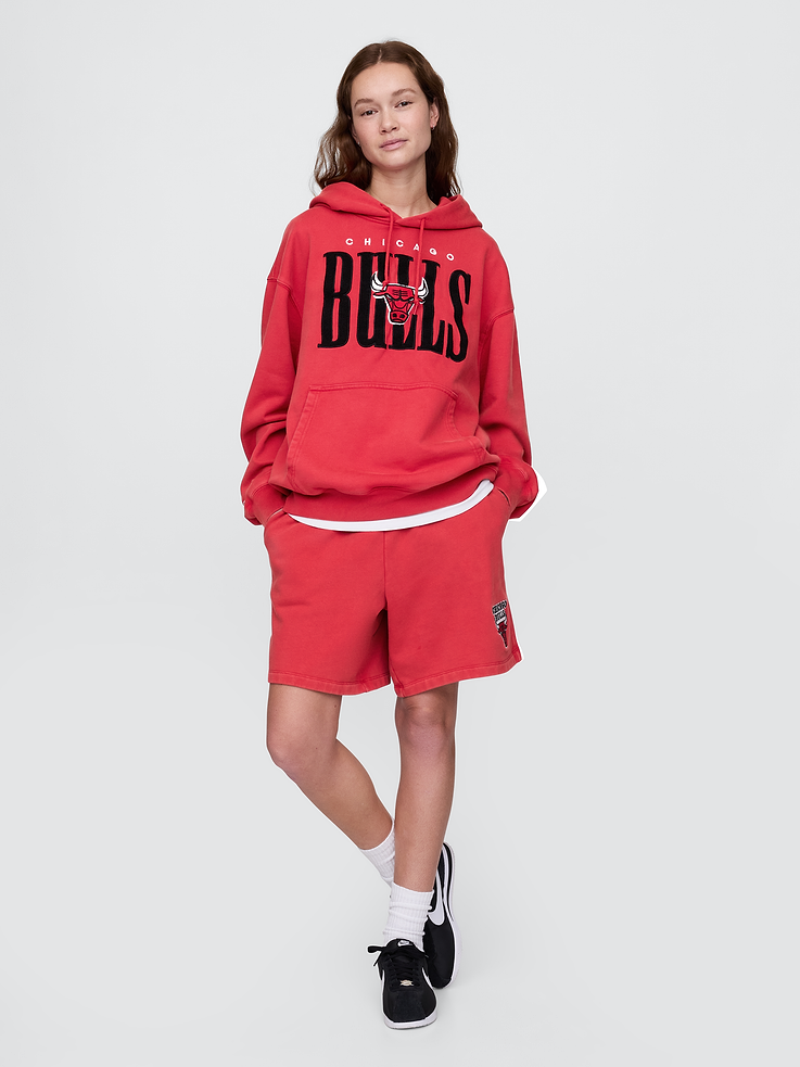 Image 6 of 8, NBA Chicago Bulls Logo Heavyweight Sweat Shorts
