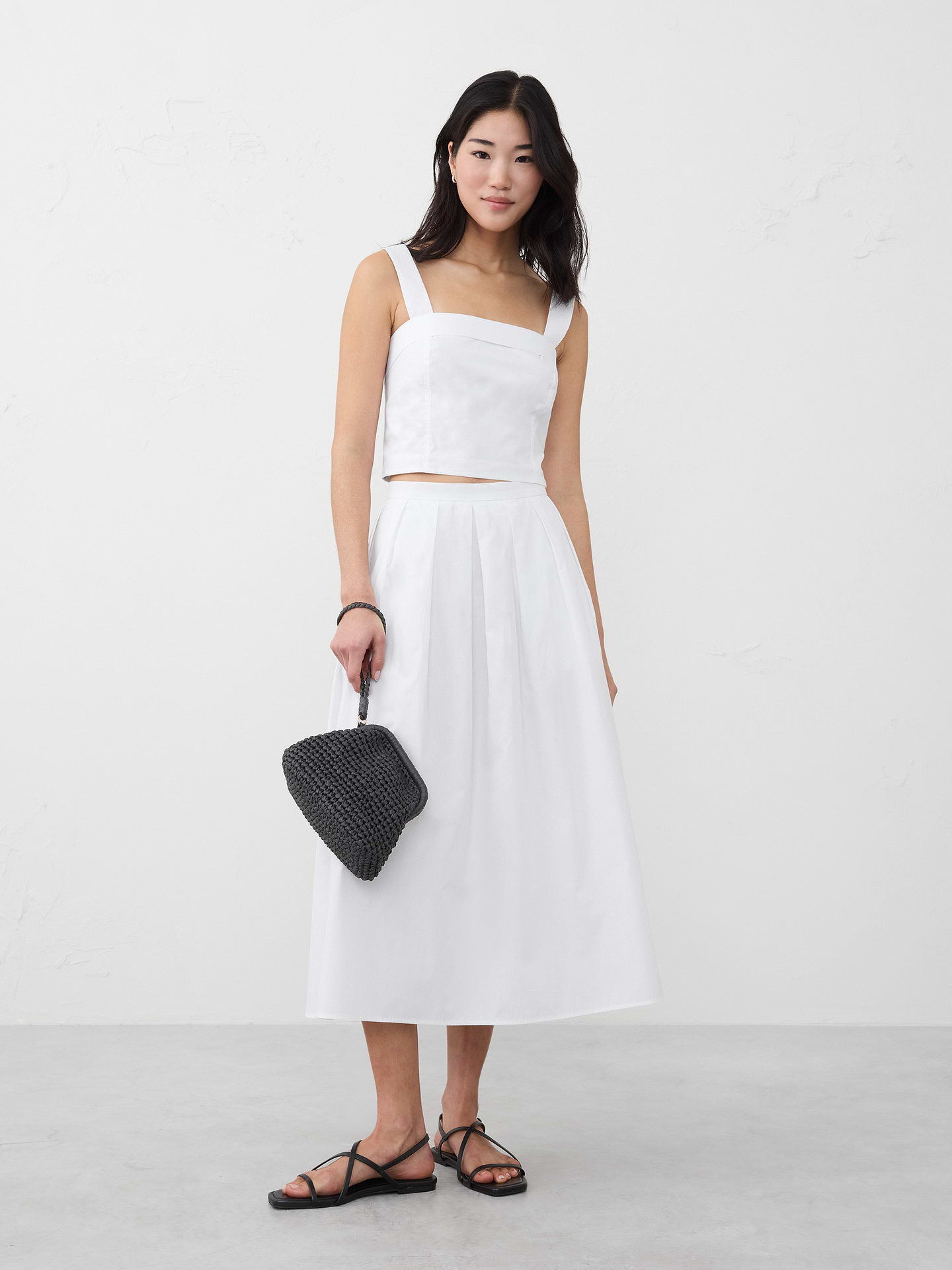 Image 1 of 1, Effortless and versatile, this poplin cropped top features smocking at the back., Straight neckline. Sleeveless., Adjustable straps., Invisible side zipper at wearer's left., Multi-stitch smocking at center back., Fully lined., Made exclusively for Banana Republic Factory., Product #773502