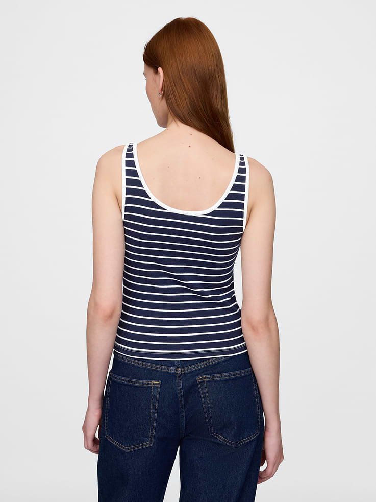L'image numéro 3 présente Camisole courte moderne