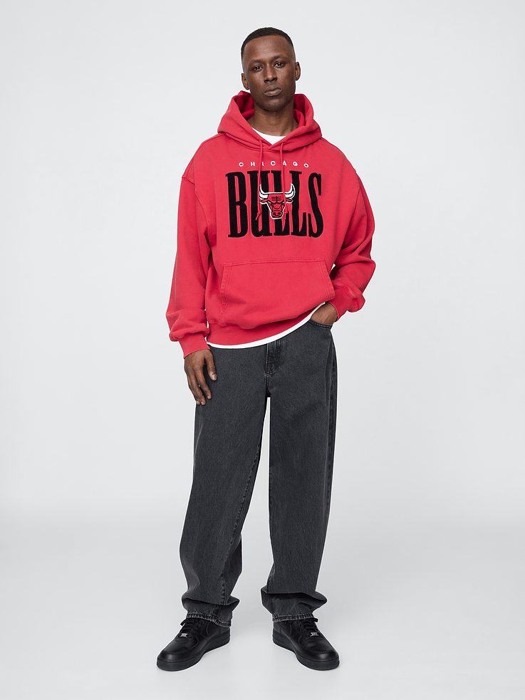 Image 2 of 8, NBA Chicago Bulls Logo Heavyweight Hoodie