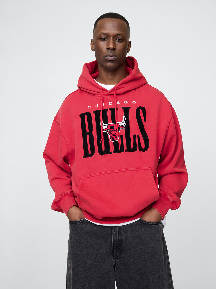 Image 1 of 8, We teamed up with the NBA to celebrate the league’s 75+ year history. Pairing iconic team logos with Gap classics. Made to celebrate the game, for the people who love it most., Soft heavyweight cotton-blend hoodie., Hooded neckline., Long sleeves., Kanga pocket., Chicago Bulls chenille logo applique at front., This style has a specialized mineral wash, which provides a vintage, lived-in look., Made with 14% recycled polyester. Compared to virgin materials, using recycled materials helps reduce resource use and waste., Product #765152