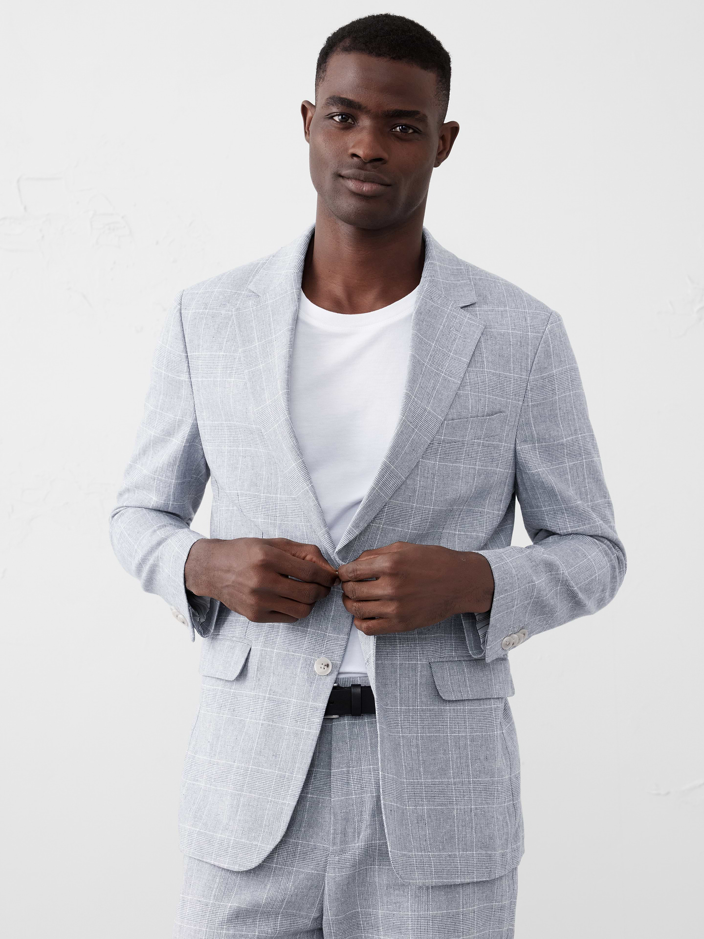 Image 1 of 4, This season's must-have suit is crafted from a lightweight, breathable linen blend and features a timeless glen plaid pattern., Notch collar with button hole on wearers left panel. Four non-functioning buttons at cuffs., Two-button front closure., Front pockets. Chest pocket., Internal pockets., Single back vent., Matching suit trouser available., Wear it as a full suit or break it apart to maximize versatility., Made exclusively for Banana Republic Factory., Product #691345