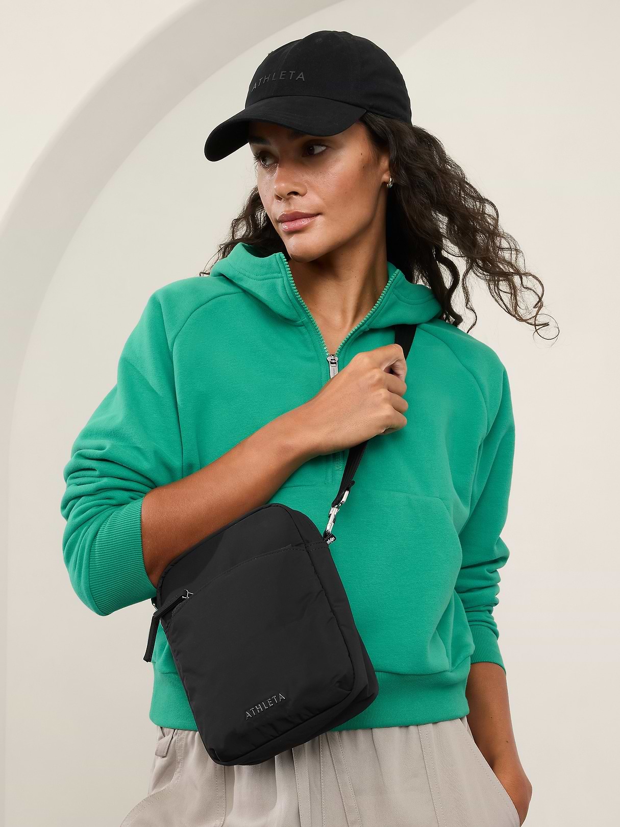 ATHLETA RO-698 ブラック ウェストポーチ All About Vertical Crossbody Bag | Athleta