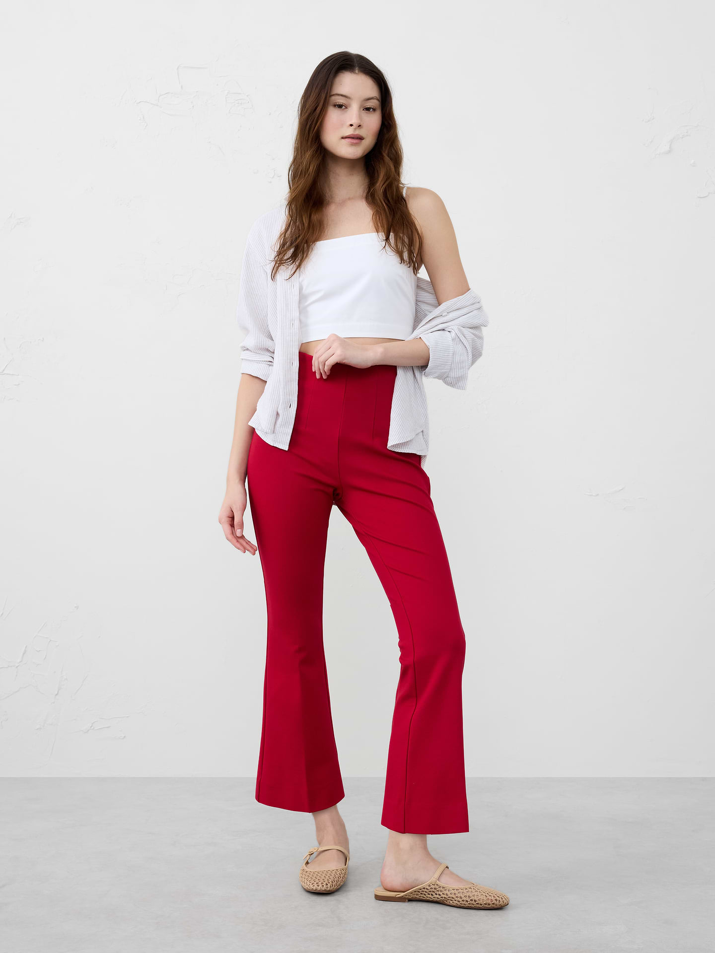 Image 1 of 8, PONTE COLLECTION: Discover the easy luxury of the Ponte collection — our softest, most comfortable suiting styles made with four-way stretch fabric that's ready for any occasion., Cropped length., Pull on style. Flat front., Front and back darts for a more fitted look., Trouser crease., Made exclusively for Banana Republic Factory., Product #706708