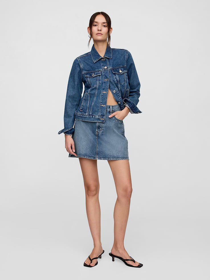 Image 1 of 5, Made with 5% recycled cotton. Compared to virgin materials, using recycled materials helps reduce resource use and waste., This product is part of our water-saving Washwell program. Compared with conventional wash methods, Washwell uses at least 20% less water., Stretch denim., Button closure, zip fly., Classic five-pocket styling., Studded at front., This product was made in a factory that invests in gender equity and women’s empowerment through RISE. Learn more at gapinc.com/equity., Product #780484