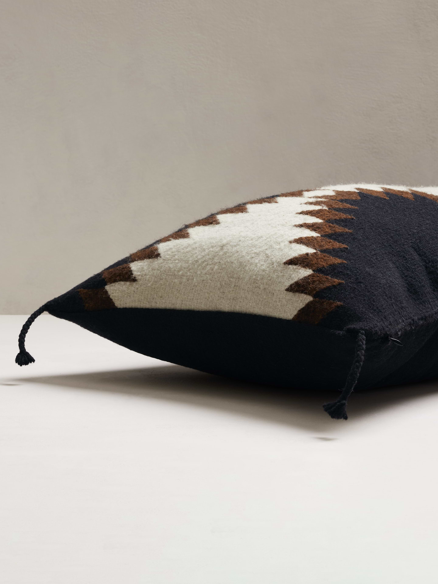 Image number 2 showing, Sierra Pillow | Coutume