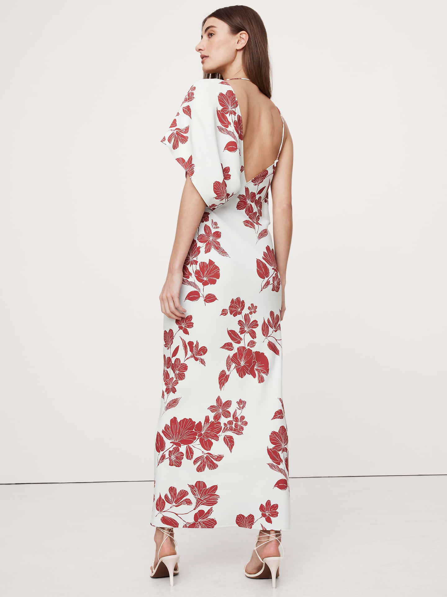 L'image numéro 3 présente Robe longue asymétrique à dos dégagé en crêpe extensible