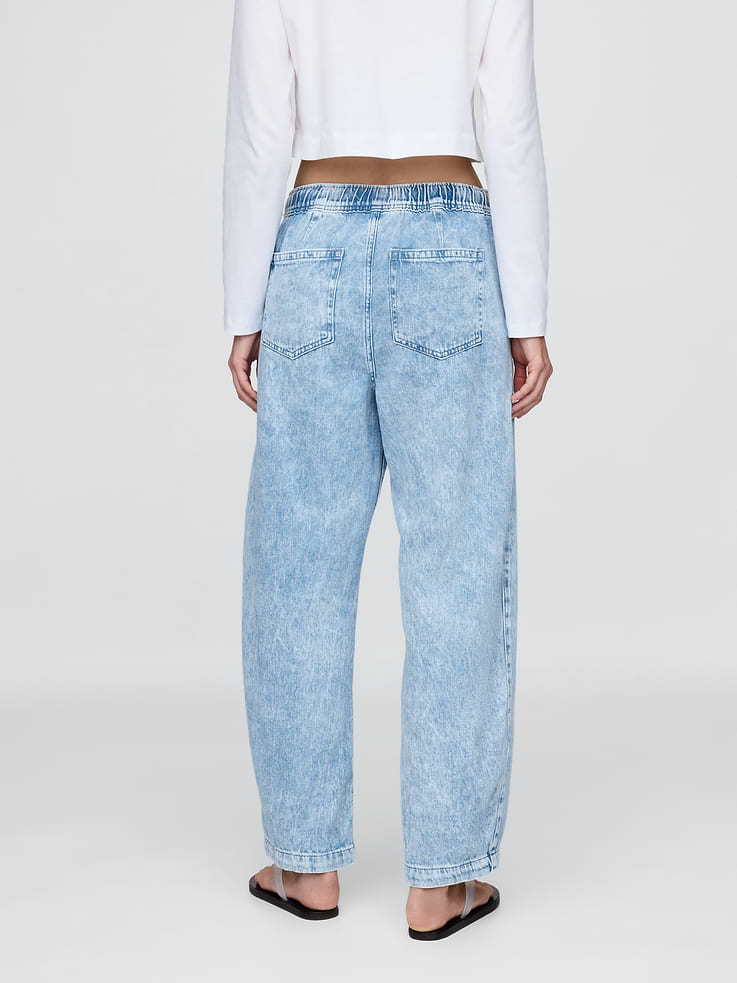L'image numéro 4 présente Jean coupe baril à taille haute