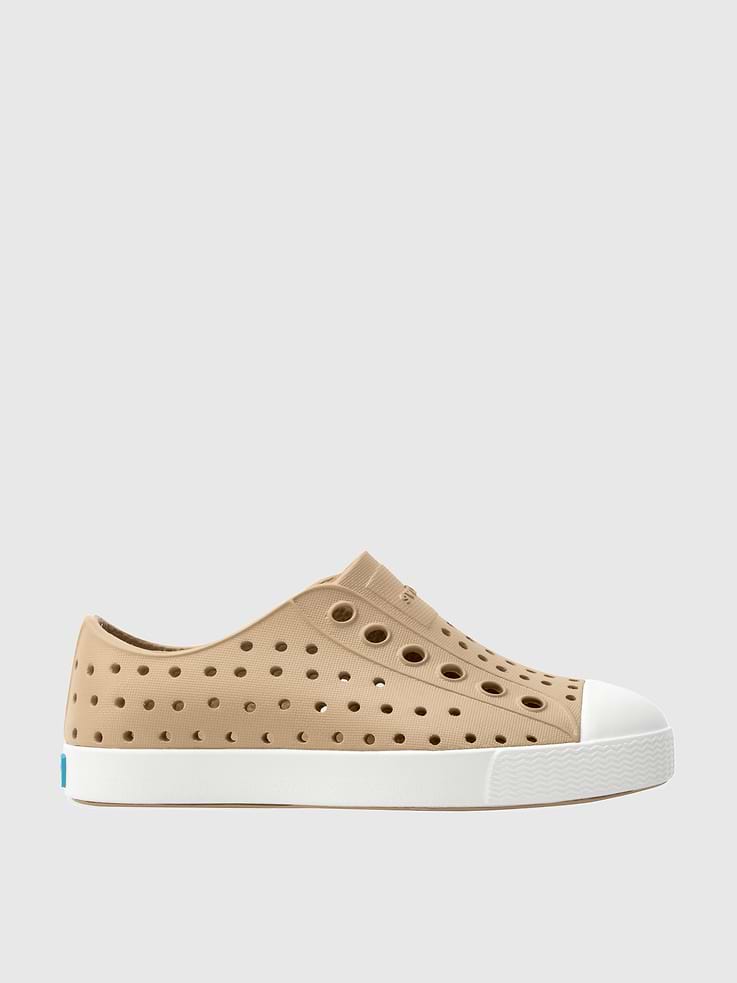 Image 1 of 5, The Jefferson is styled after a classic but made with a modern EVA twist that makes it easy to clean, water-friendly, and super lightweight - basically everything you want in a shoe., It’s a casual, everyday choice for big kids and little kids that also happens to have one of the smallest carbon footprints in the shoe world.