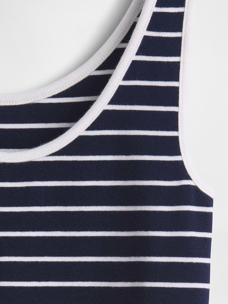 L'image numéro 5 présente Camisole courte moderne