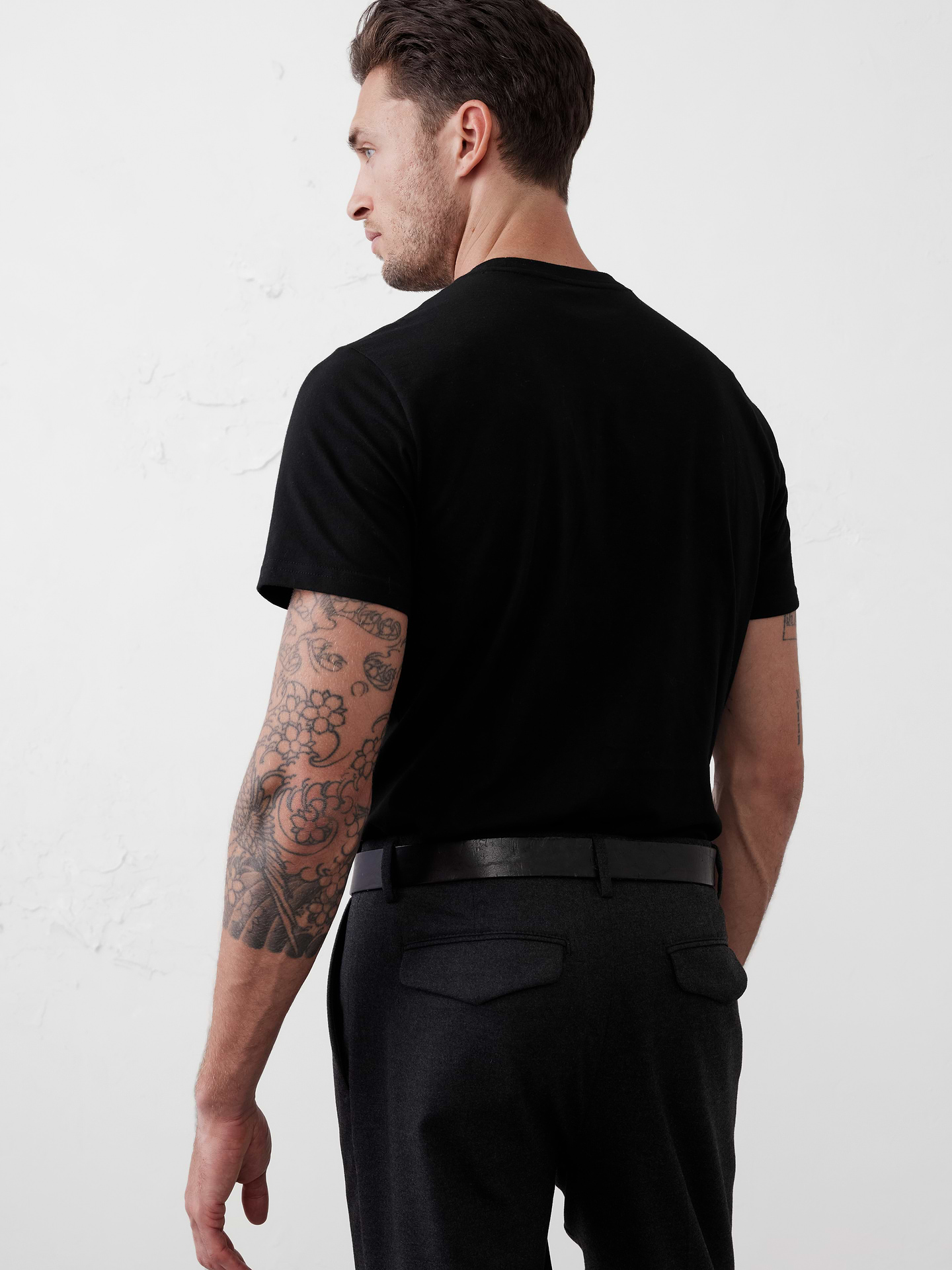 L'image numéro 2 présente T-shirt de qualité supérieure ras du cou de coupe standard